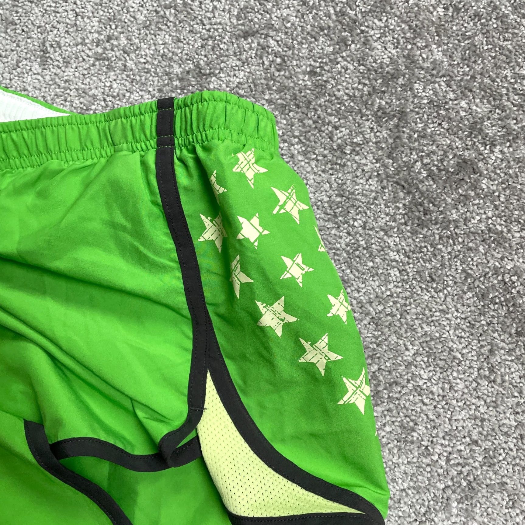 Under Armour Under Armour Loose Active Shorts Womens M Green Drawstring Athletic 28x3 Size 28" / US 6 / IT 42 - 3 Thumbnail