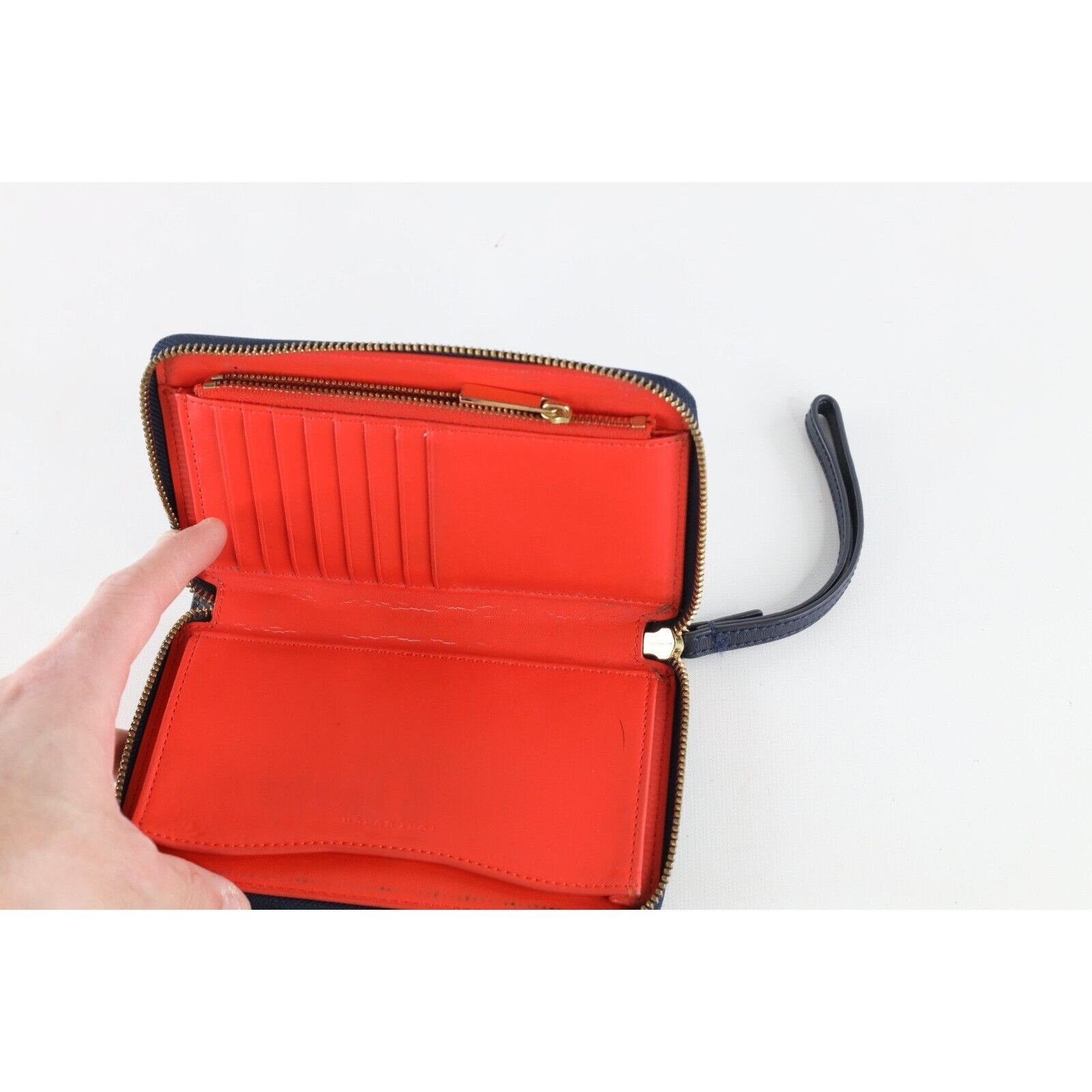 Tory Burch Tory Burch Distressed Leather Zippered Card Wallet Wristlet Size ONE SIZE - 4 Thumbnail