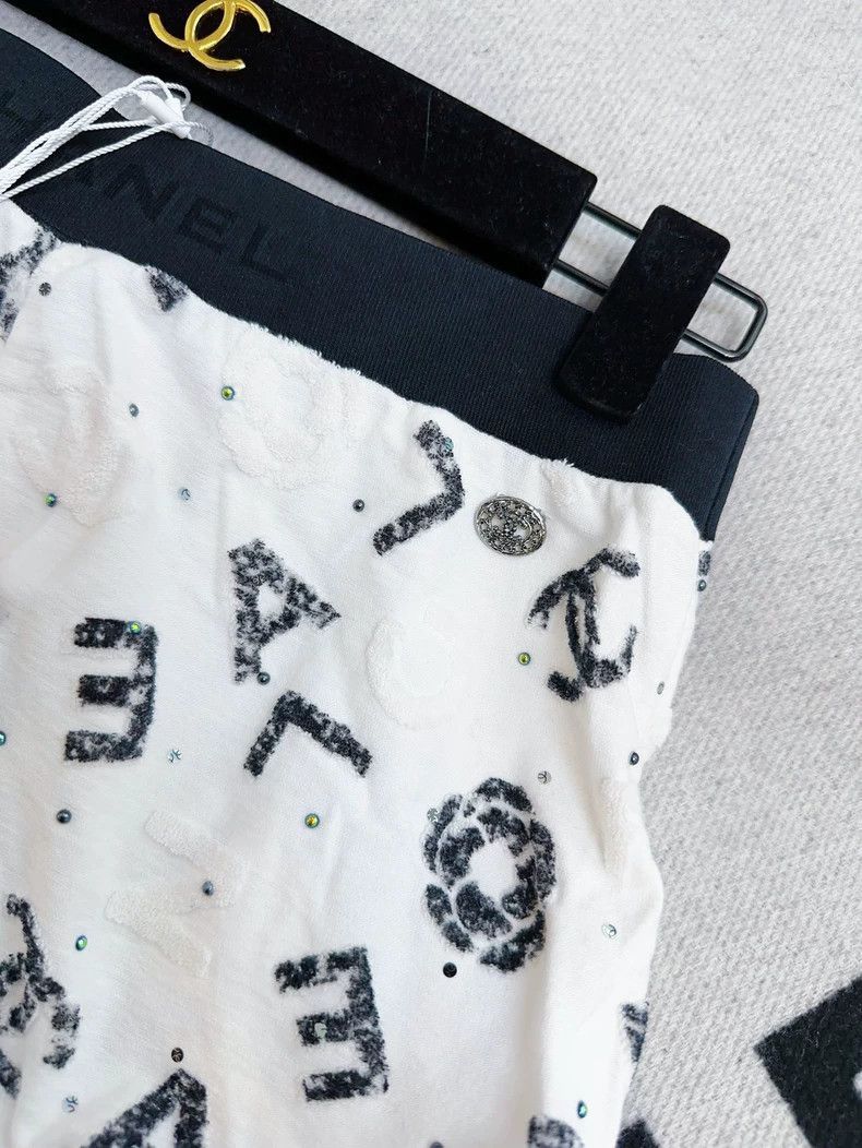 Chanel Chanel 22s Logo Sequin White Shorts Size 24" / US 00 / IT 34 - 4 Thumbnail