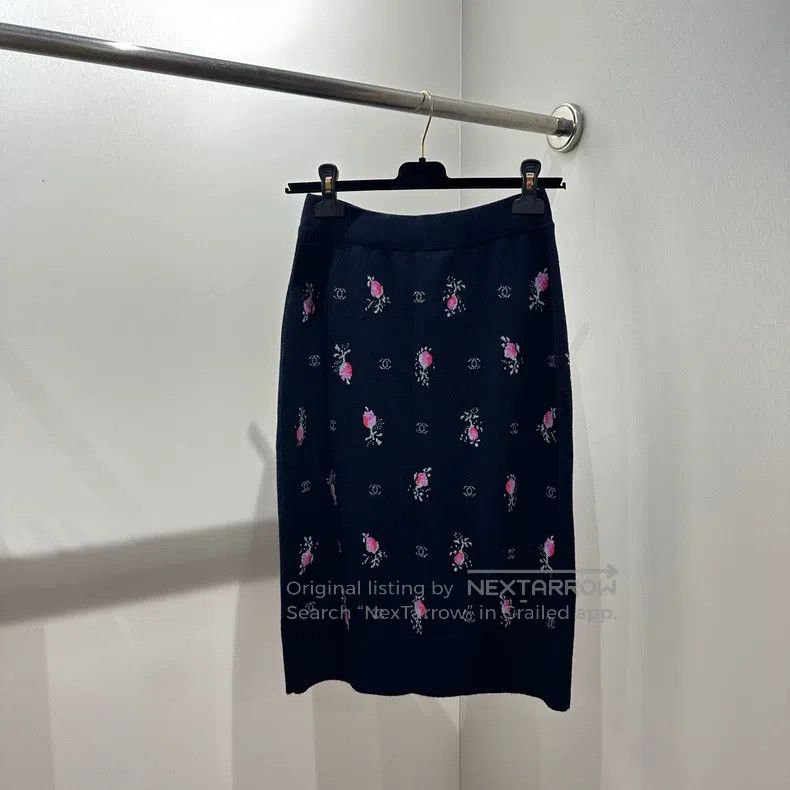 Chanel Chanel 22K full-print Logo floral skirt Size 25" / US 0 / IT 36 - 2 Thumbnail