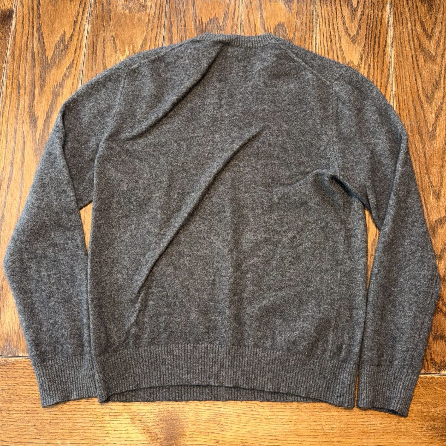 Neiman Marcus VINTAGE Neiman Marcus 100% Pure Cashmere Gray V-Neck Sweater Size Large Men Pullover Classic Lightweight All Seasons Mens Size US L / EU 52-54 / 3 - 3 Thumbnail