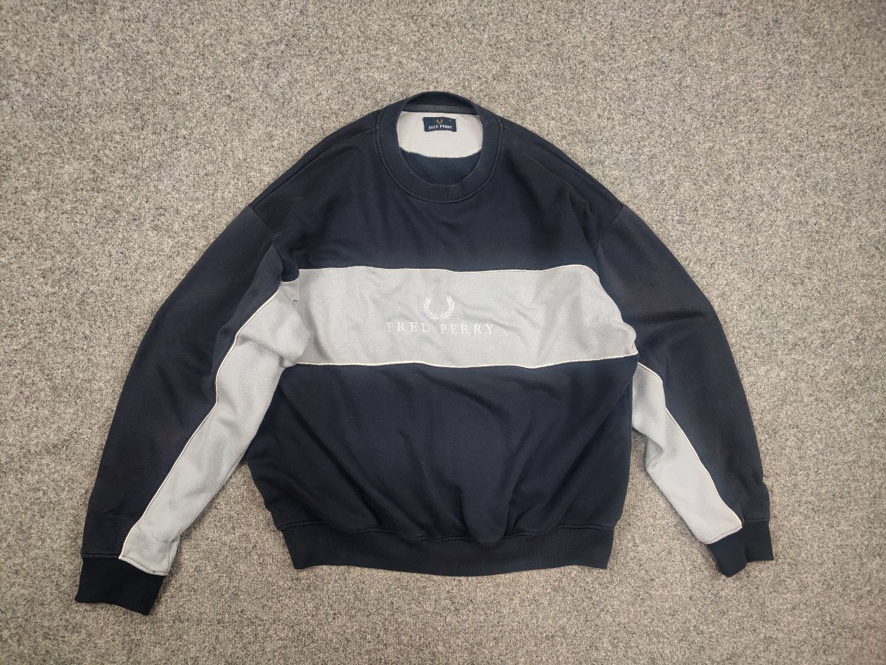 Fred Perry Vintage 90's Fred Perry Embroidered Crew chek Sweatshirt Size US L / EU 52-54 / 3 - 8 Thumbnail