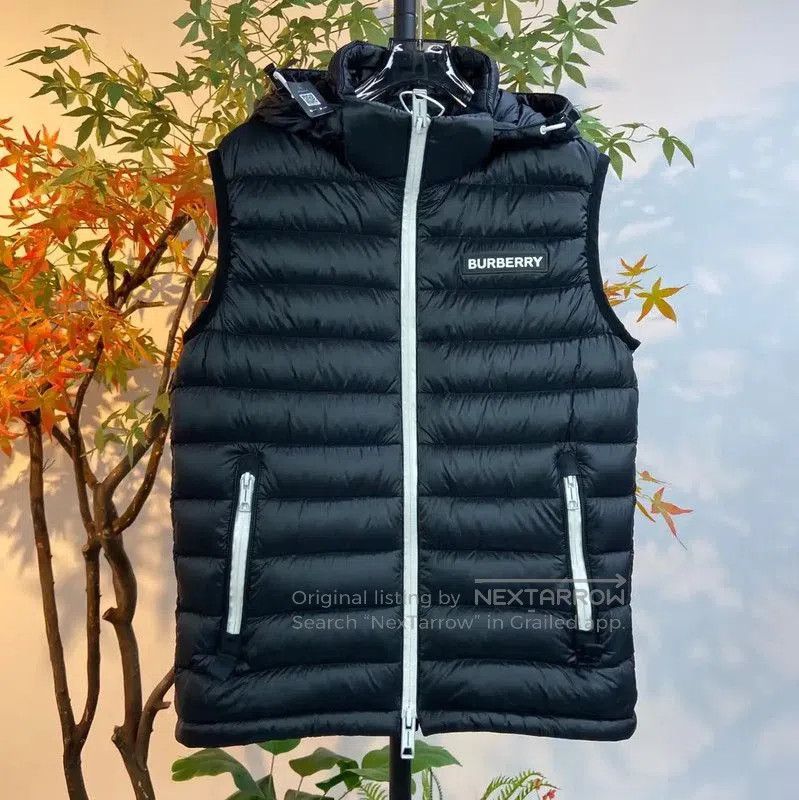 Burberry Burberry Women's Black Nylon Puffer Vest. Size XS / US 0-2 / IT 36-38 - 1 Thumbnail