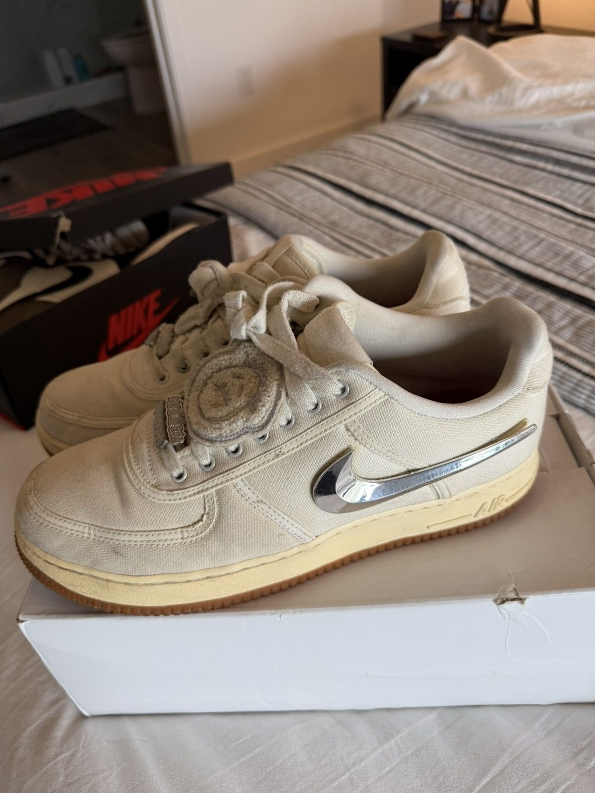 Nike × Travis Scott Nike Air Force 1 x Travis Scott Sail Size US 11.5 / EU 44-45 - 1 Thumbnail