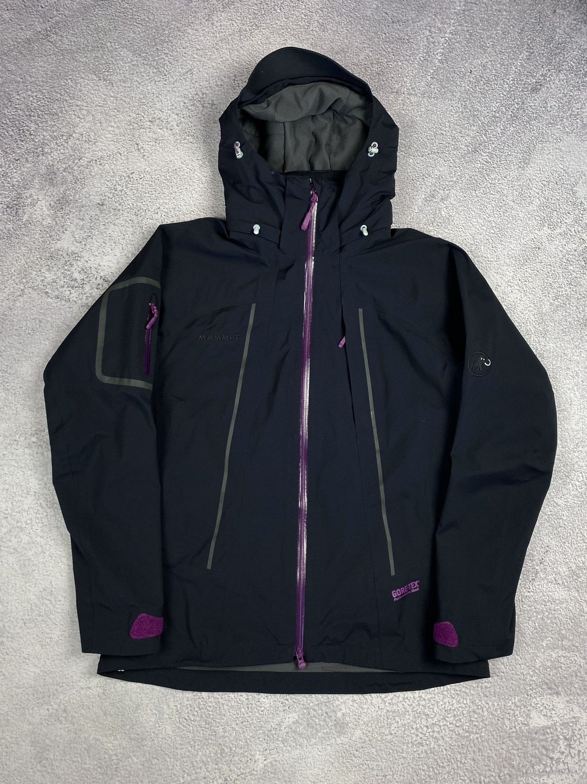 image of Women's Mammut Gore-Tex Performance Shell Jacket Full Zip in Black (Size Large)