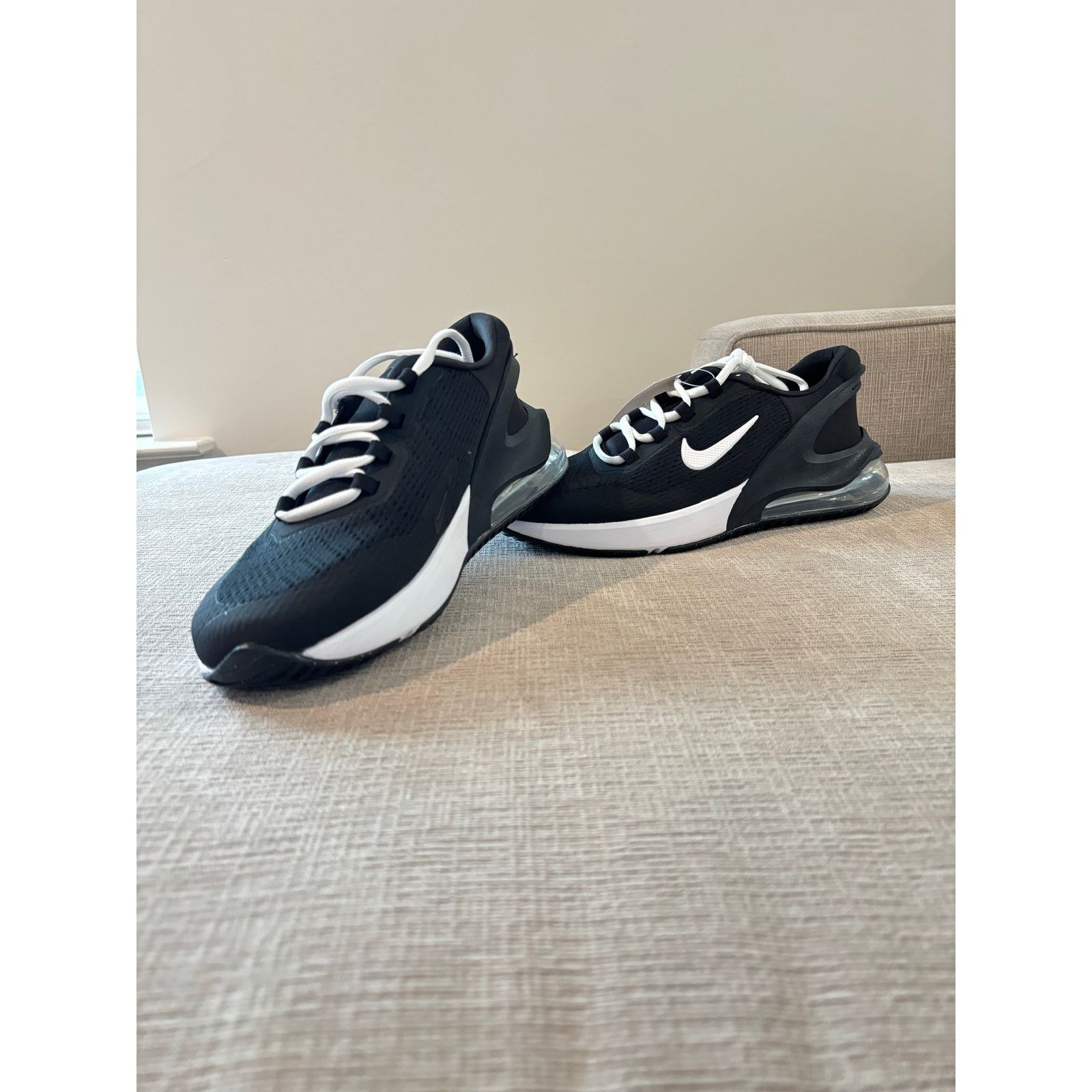 Nike Nike Air Max 270 GO Size US 7 / EU 40 - 1 Thumbnail
