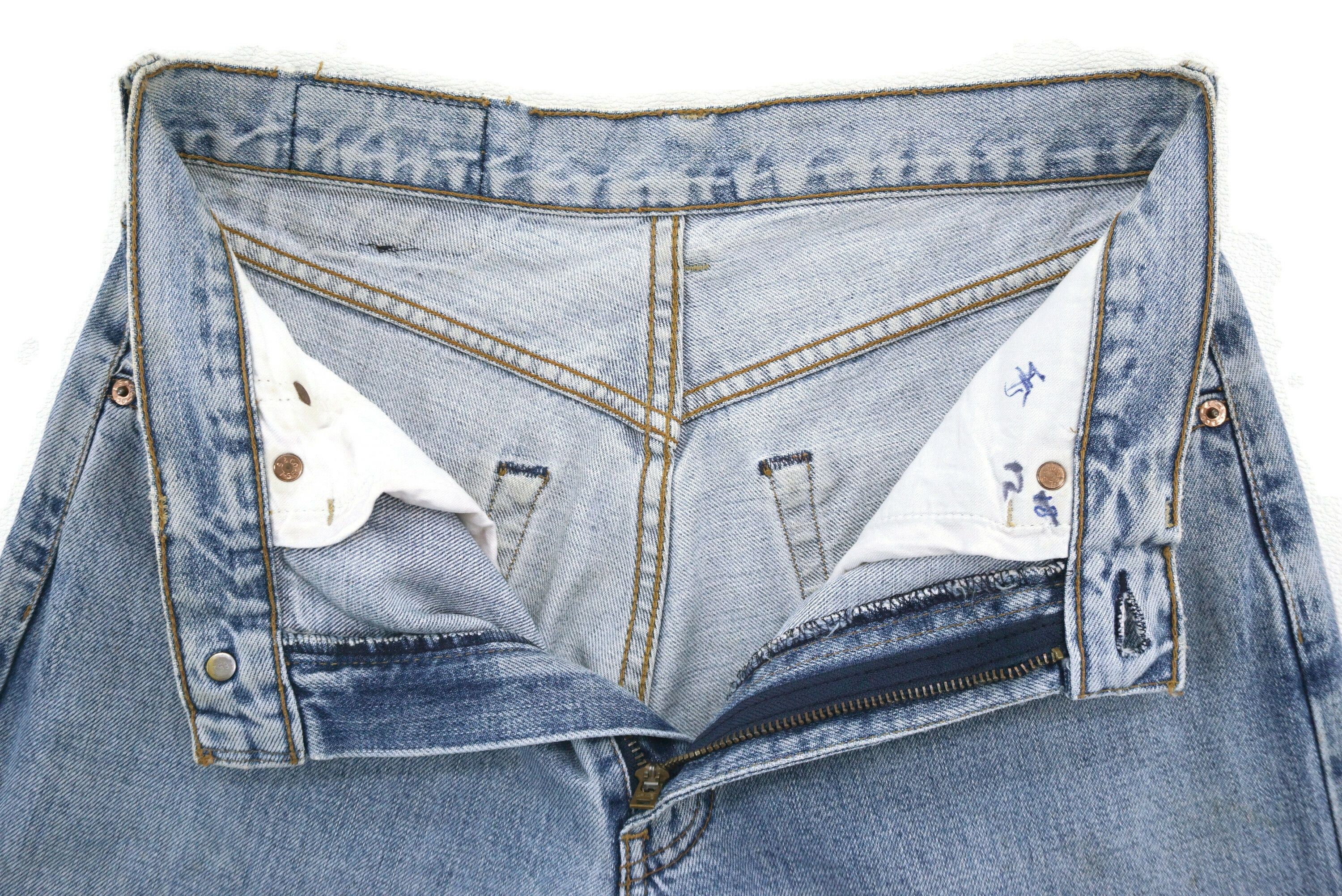 Levi's Vintage Levi's Jeans Size W30xL33.5 Light Wash Denim Size US 30 / EU 46 - 5 Thumbnail