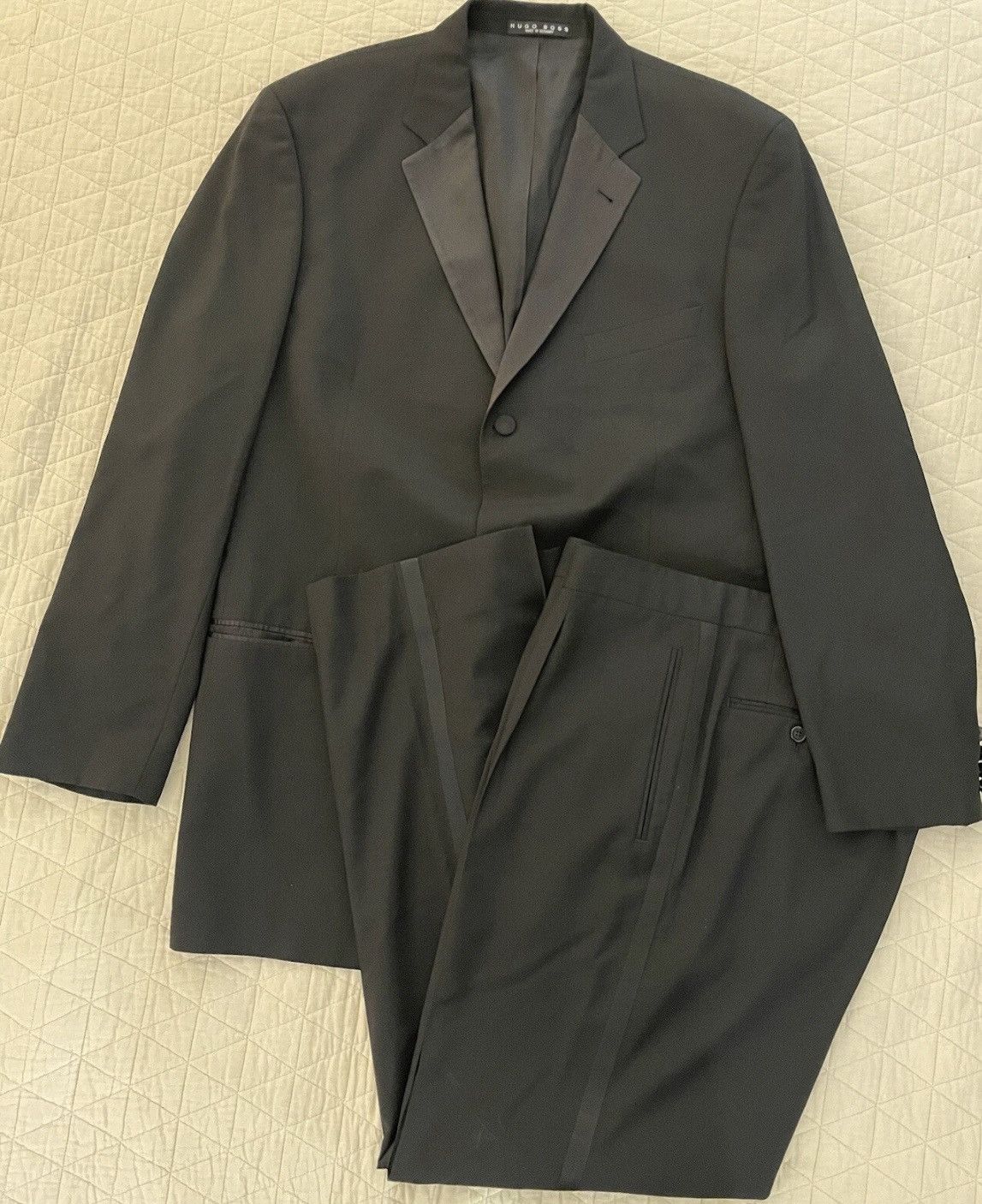Hugo Boss 3-Button Single Breasted Pleated Tuxedo Size 46L - 1 Thumbnail