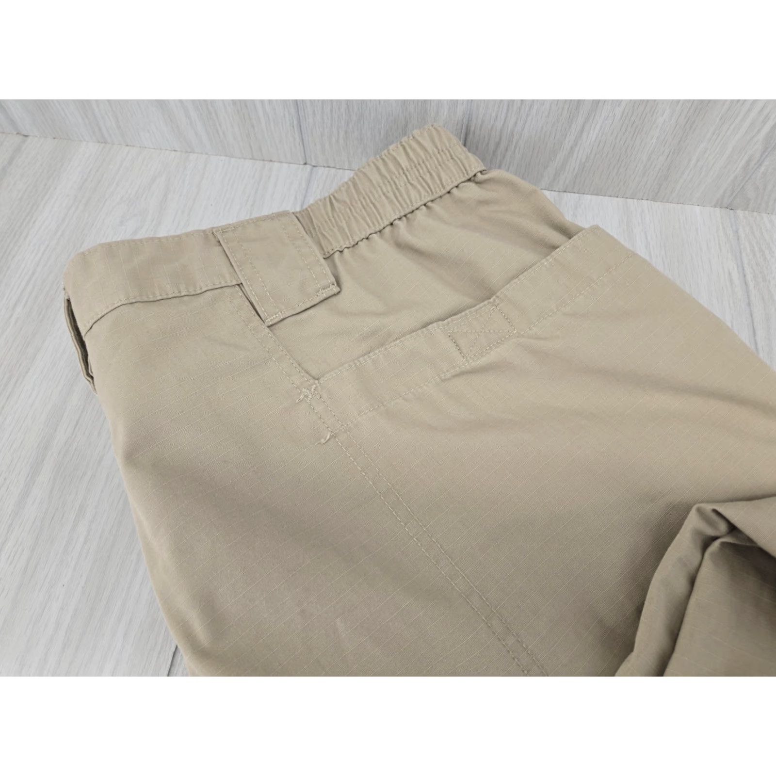 Propper VINTAGE Propper Tactical Cargo Pants Tan Mens 42x30 Cargo Pants Mens Tan 40 Regular Inseam 30 9" Leg Opening Mens Size US 40 / EU 56 - 3 Thumbnail