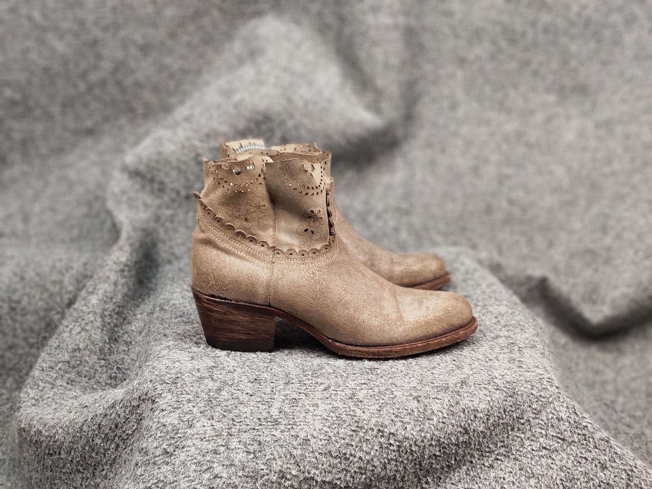 Sendra Sendra Spanish Leather Ankle Western Women Beige Boots Size US 6 / IT 36 - 1 Thumbnail