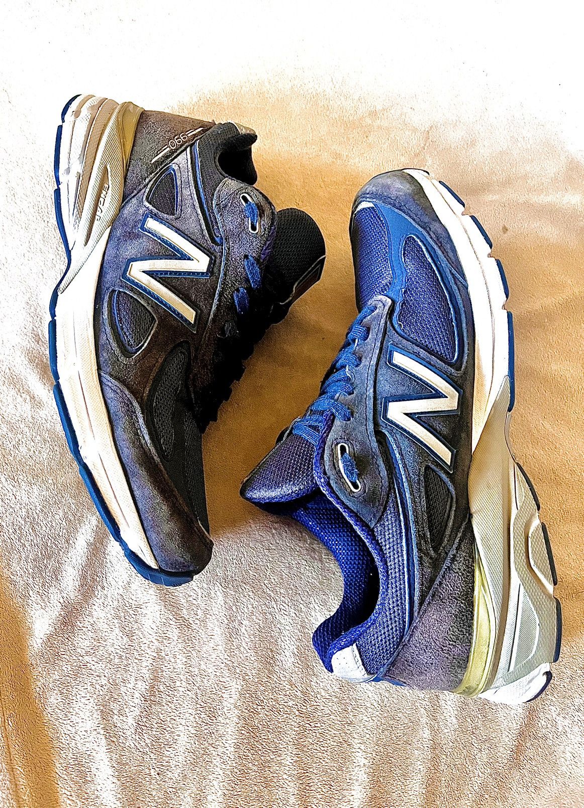 New Balance New Balance 990v4 - Navy / White (11M) Size US 11 / EU 44 - 3 Thumbnail