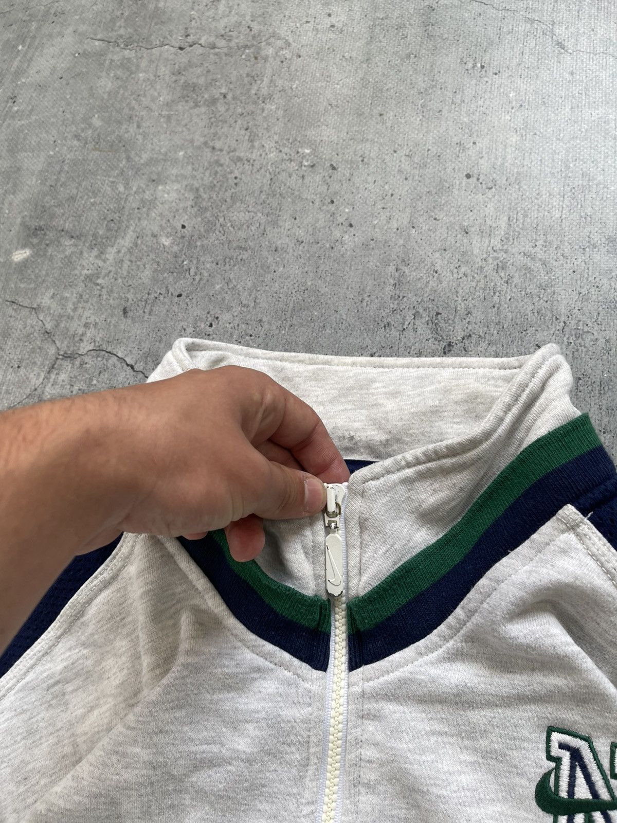 Nike × Vintage 00s Nike Vintage Big Logo Streetwear Zip Size US L / EU 52-54 / 3 - 8 Thumbnail