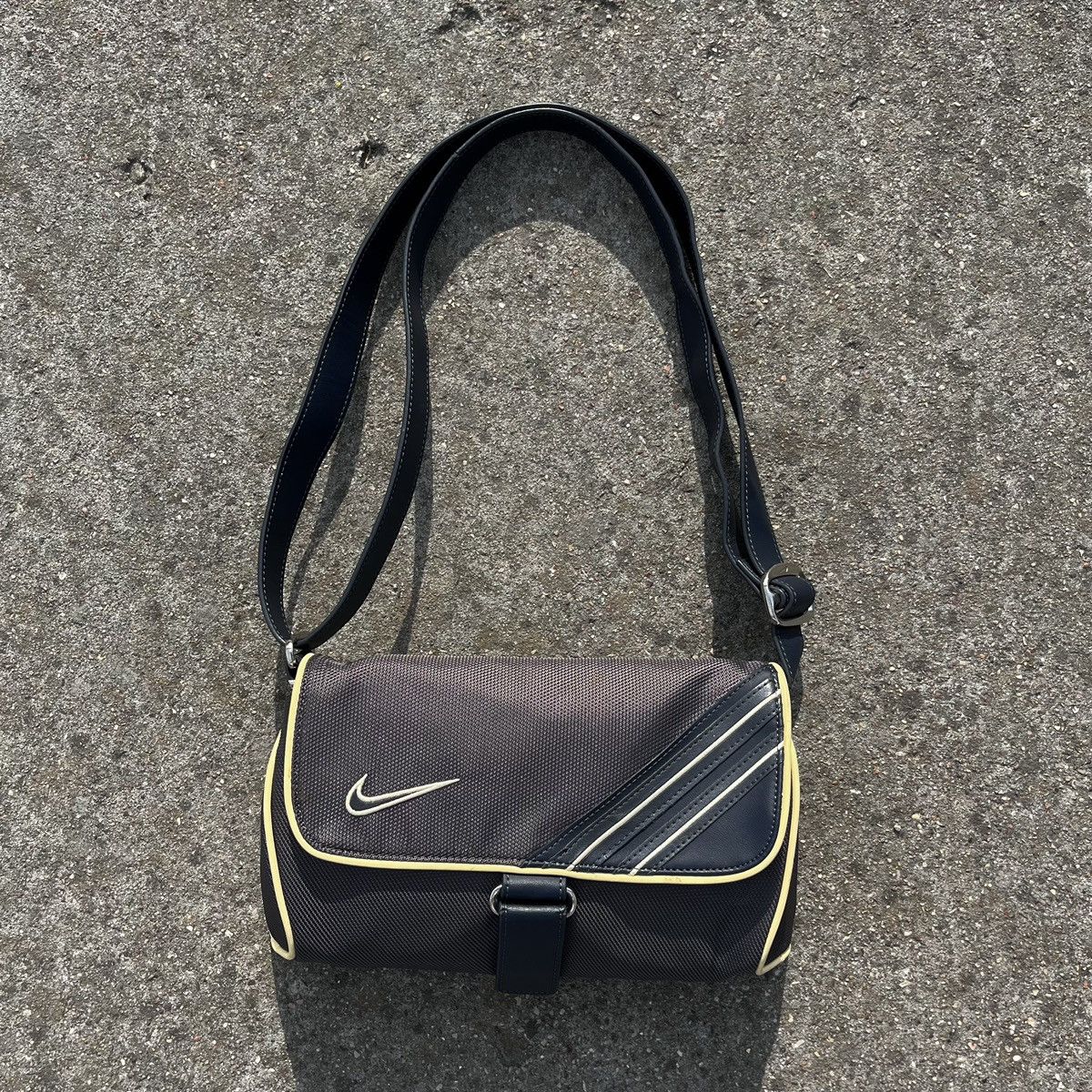Nike × Vintage Vintage Nike Sling Shoulder Bag Size ONE SIZE - 1 Thumbnail