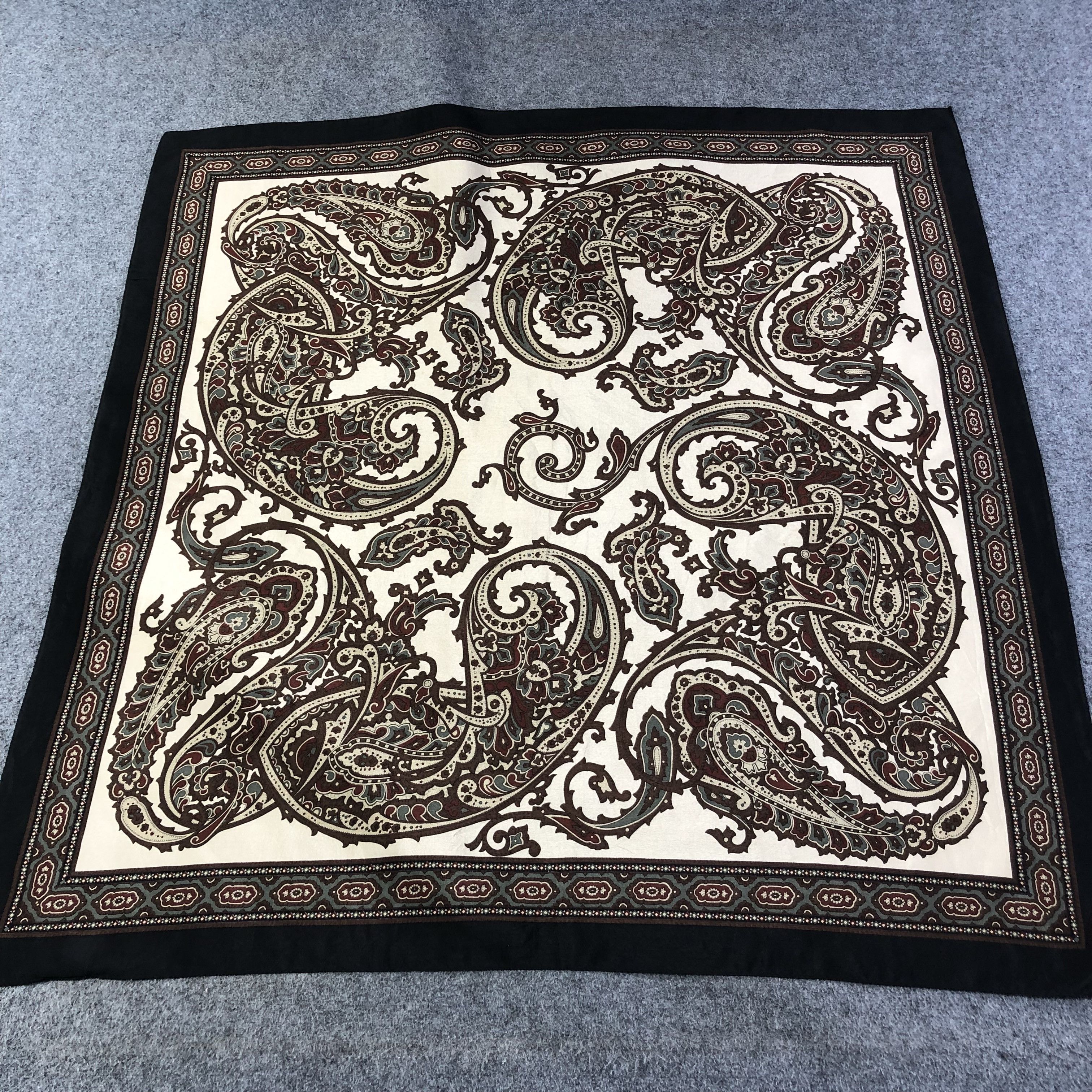 Japanese Brand Suvi Paisley Silk Scarf M687 Size ONE SIZE - 1 Thumbnail