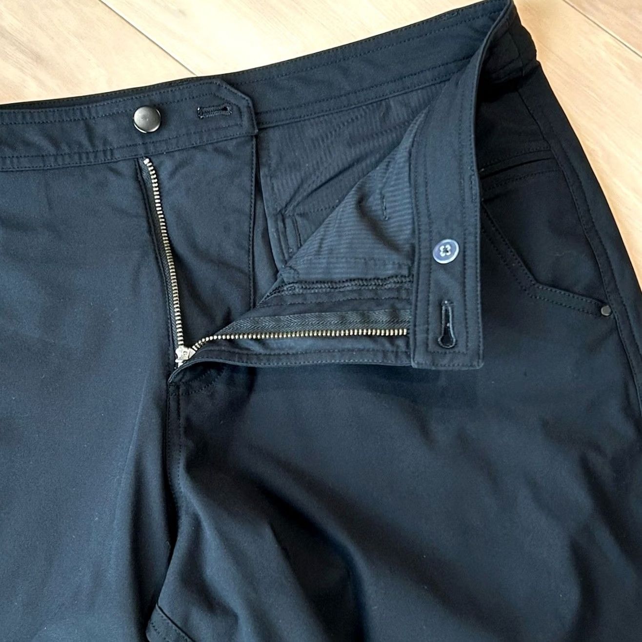 Lululemon Lululemon Kahuna Chino Black Shorts 10.5” Inseam Mens 32 - Preowned Size US 32 / EU 48 - 6 Thumbnail