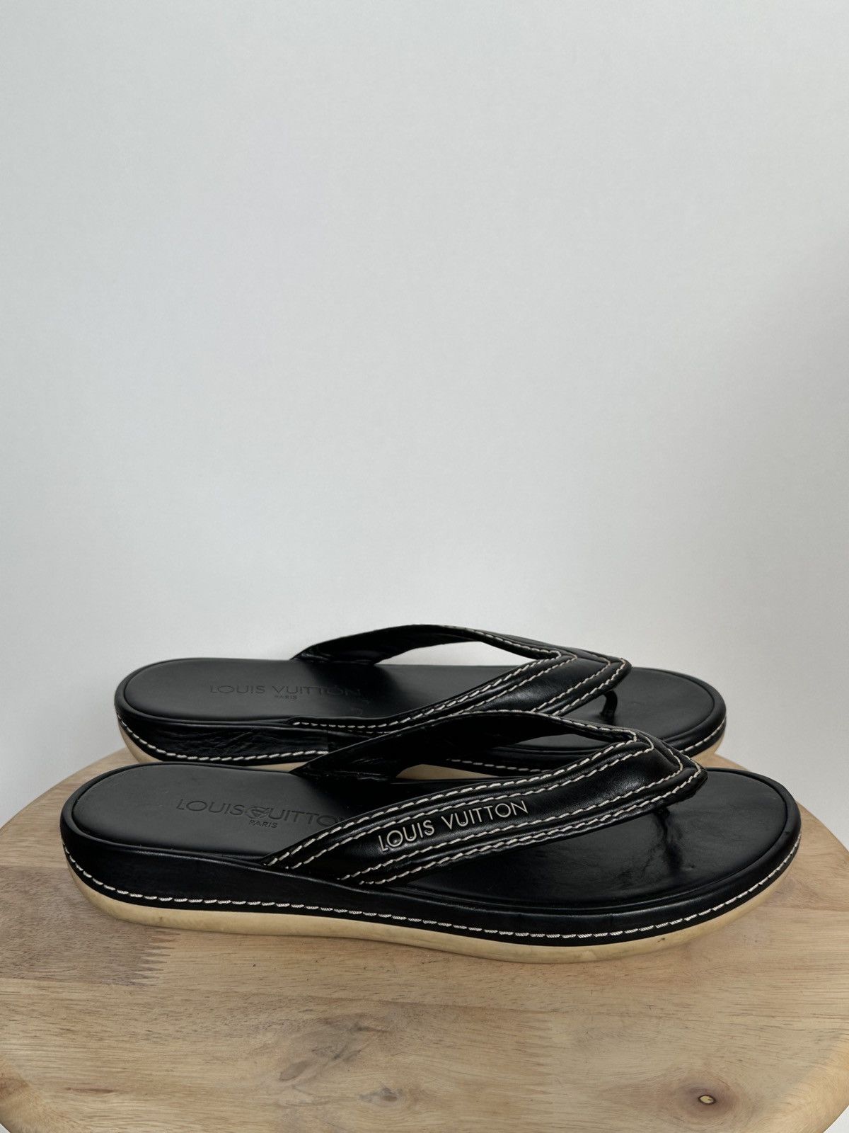 Louis Vuitton Louis Vuitton LV leather flip flops thongs with dustbag Size US 8.5 / IT 38.5 - 4 Thumbnail