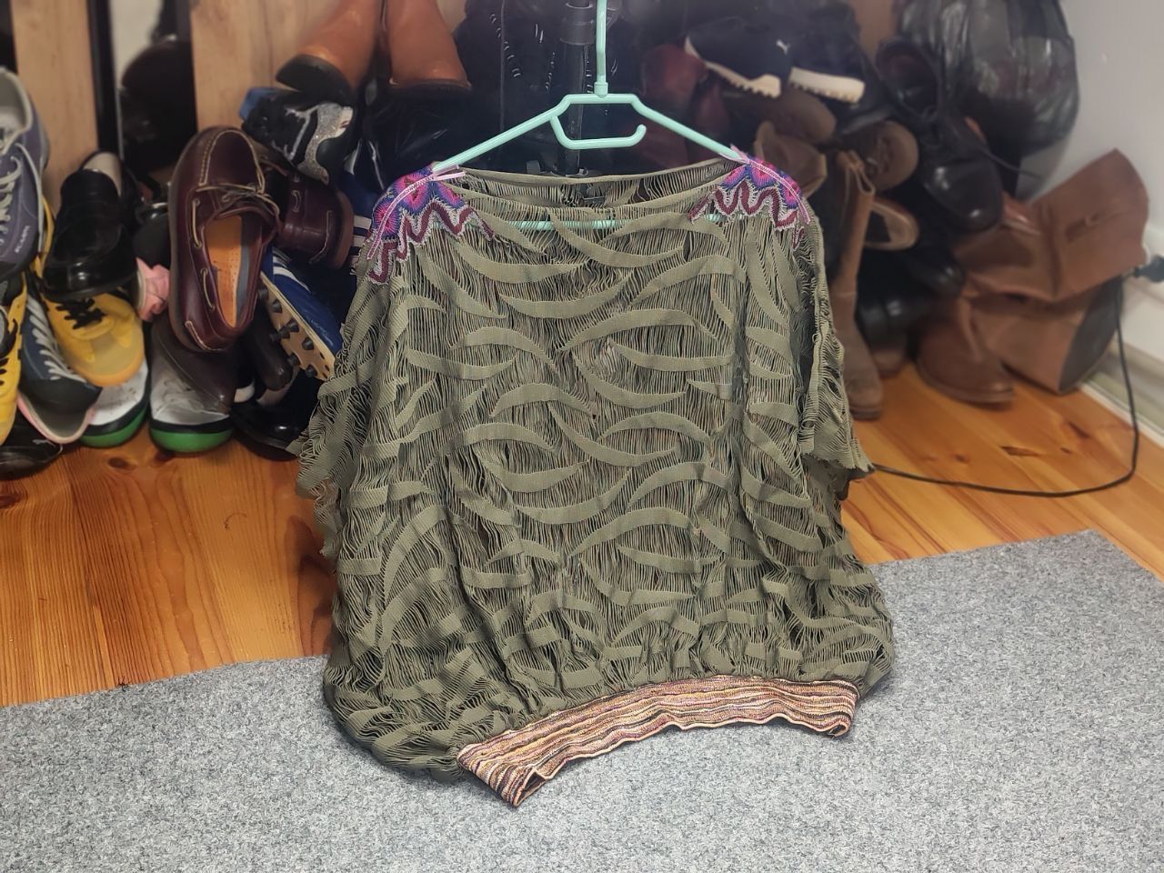Custo Barcelona Custo Barcelona Top tunic Sheer Laser Cut Dolman Sleeve Size M / US 6-8 / IT 42-44 - 17 Thumbnail
