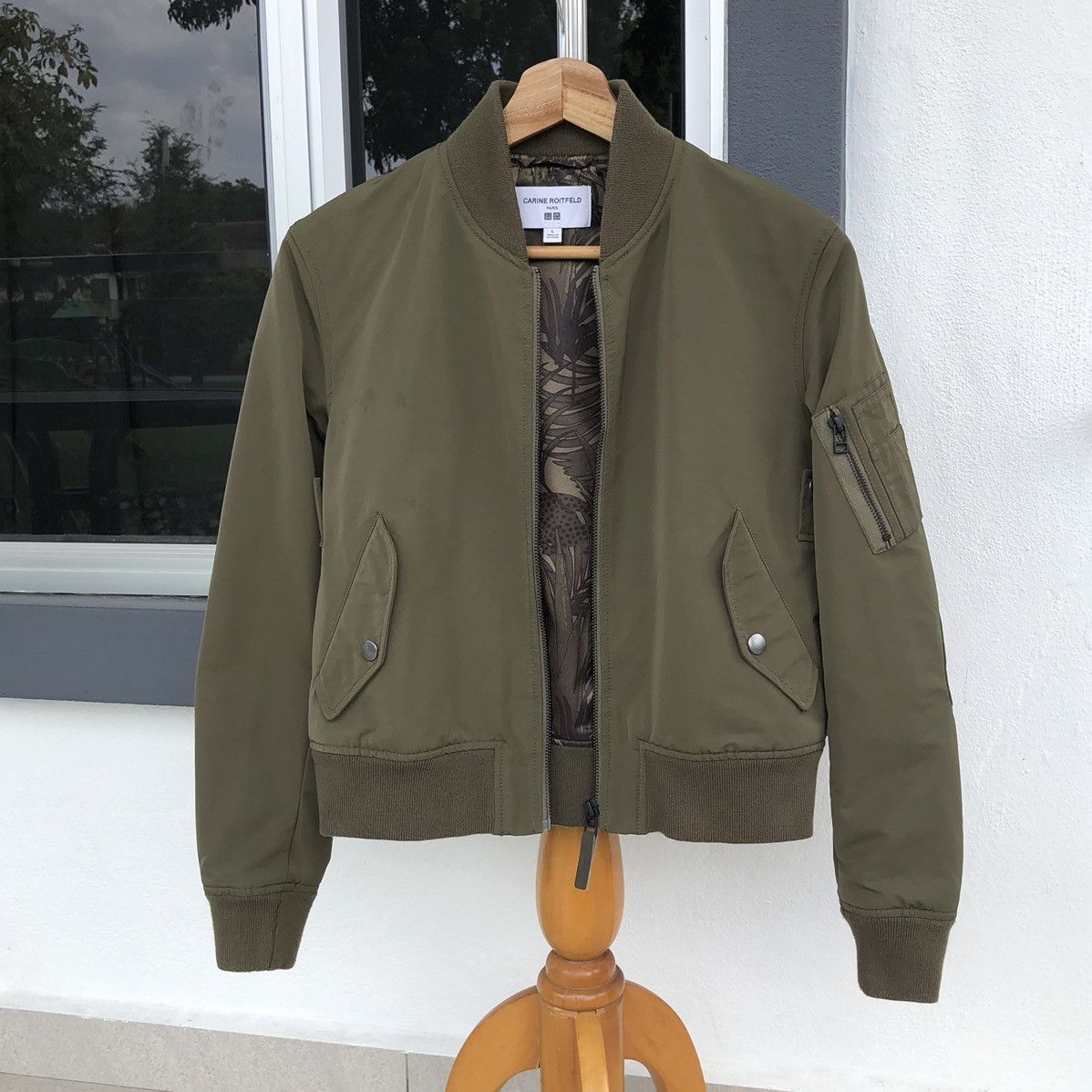 Uniqlo Uniqlo x Carine Roitfeld Crop Top Bomber Jacket Size M / US 6-8 / IT 42-44 - 4 Thumbnail