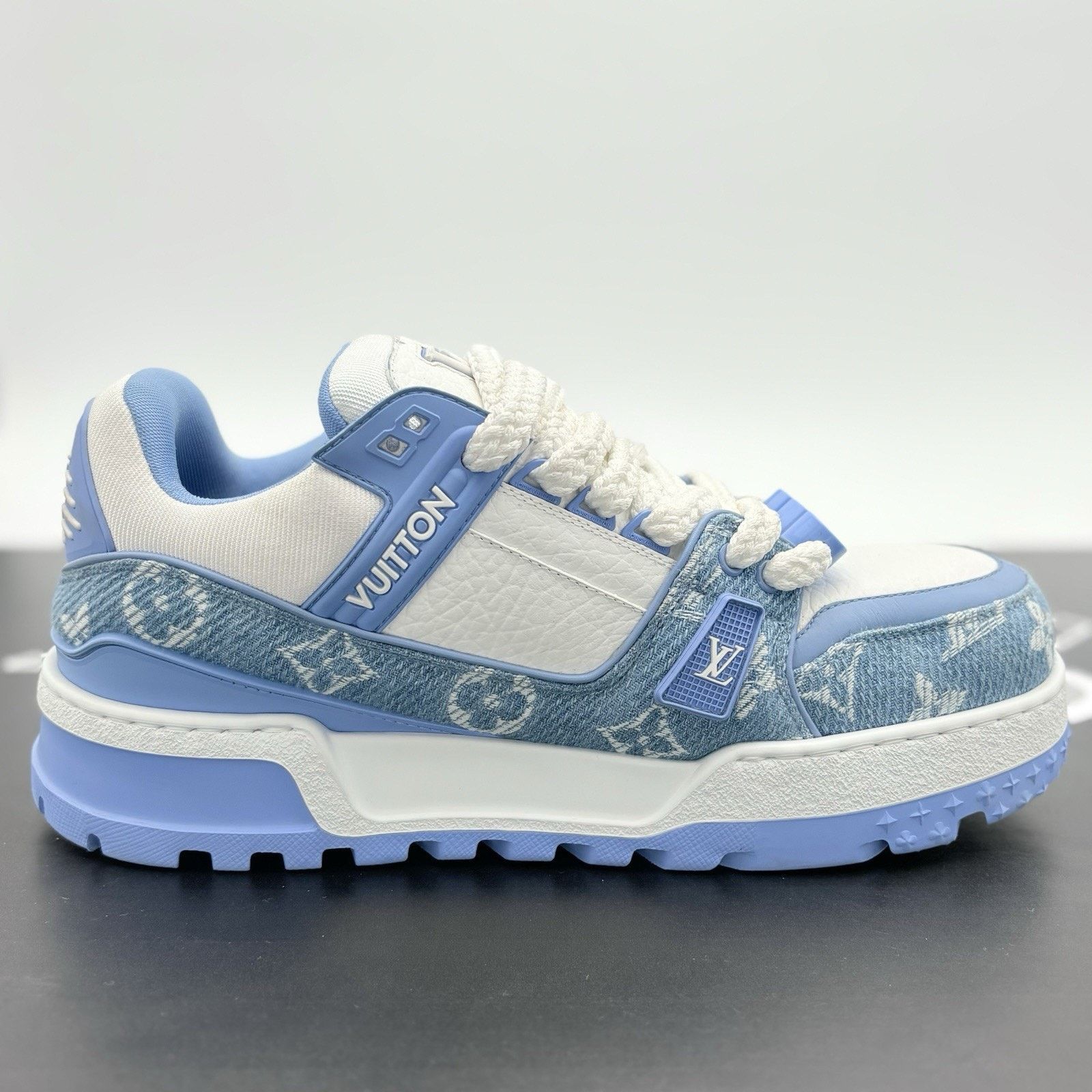 Louis Vuitton (9-9.5 US) Louis Vuitton Denim Maxi ' Blue ' | SUPER CLEAN! Size US 9 / EU 42 - 10 Thumbnail