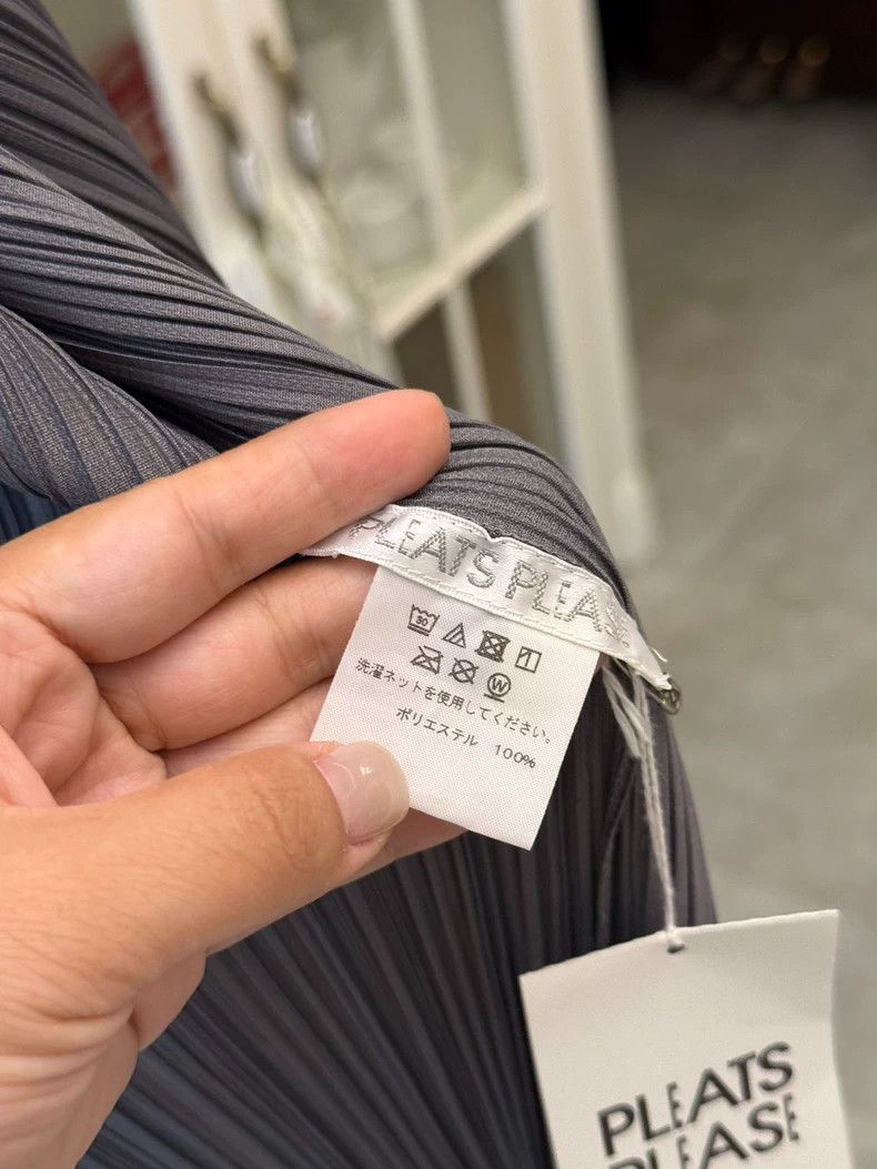 Issey Miyake Issey Miyake size:3 A dark grey pleated cardigan Size XS / US 0-2 / IT 36-38 - 2 Thumbnail