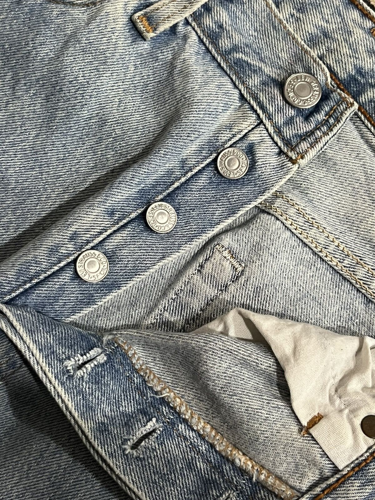 Levi's Vintage Y2K Levi’s 501 Light Blue Washed Distressed Jeans Size 30" / US 8 / IT 44 - 6 Thumbnail