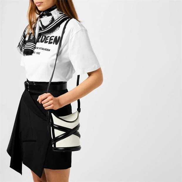 Alexander McQueen o1g2r1mq0824 Size: OS / Curve Small Bag in Ivory & Black Size ONE SIZE - 5 Thumbnail
