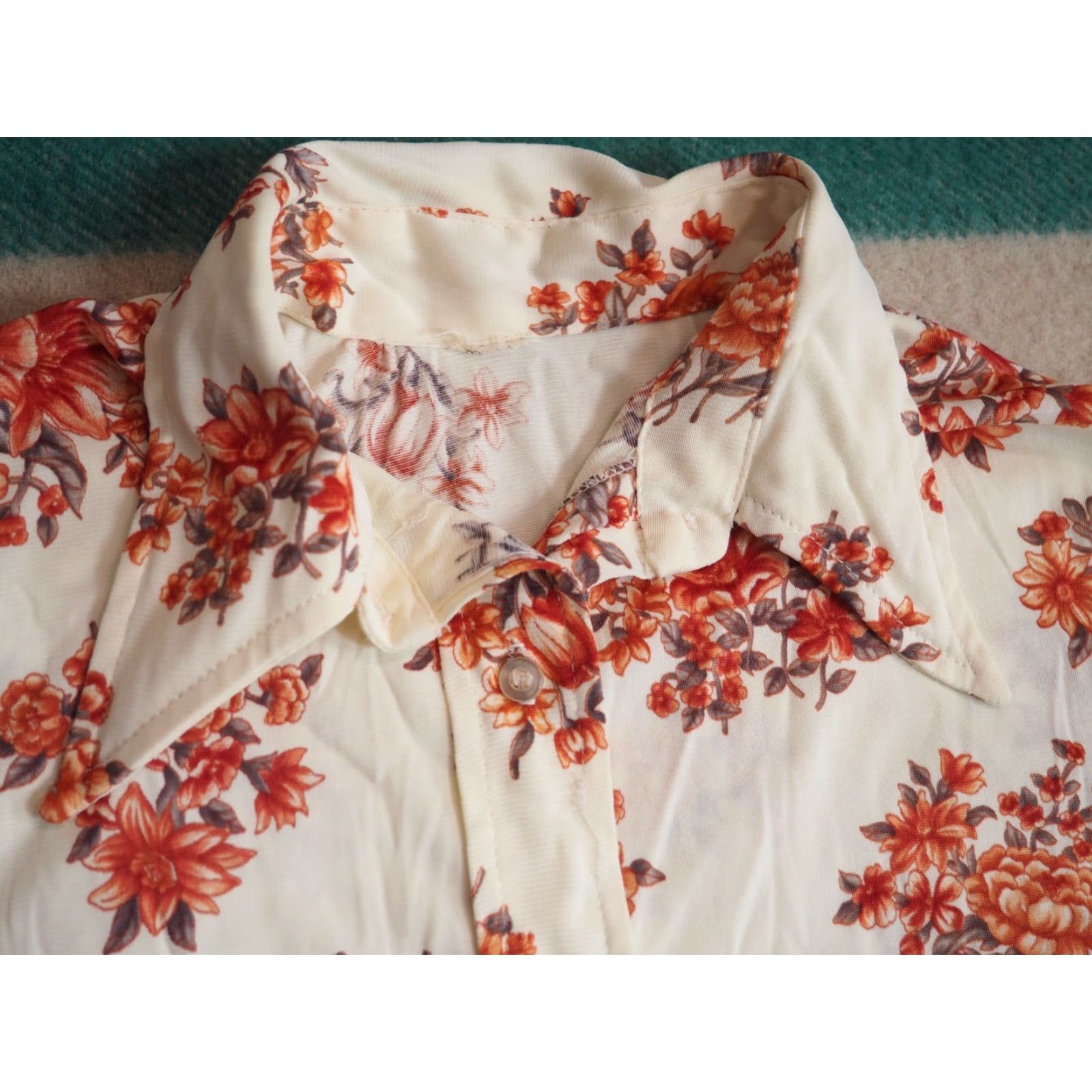 Vintage VINTAGE 1970s Ivory Flower Boho Disco Shirt Women's M User: VINTAGE 1970s Ivory Flower Boho Disco Shirt Women's M Size M / US 6-8 / IT 42-44 - 4 Thumbnail