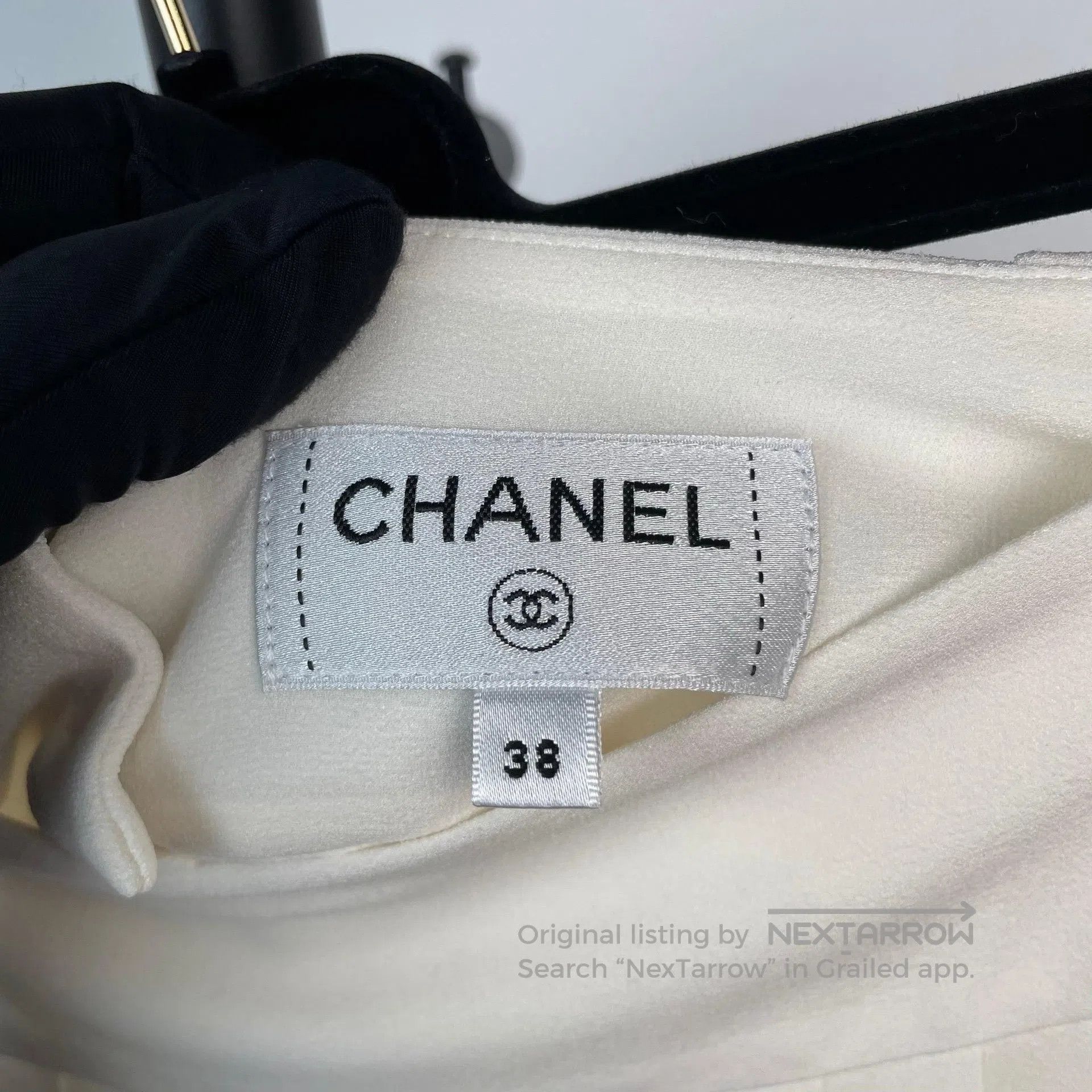 Chanel Chanel White Silk Pleated Diamond Buckle Half Skirt| Size 37" - 6 Thumbnail