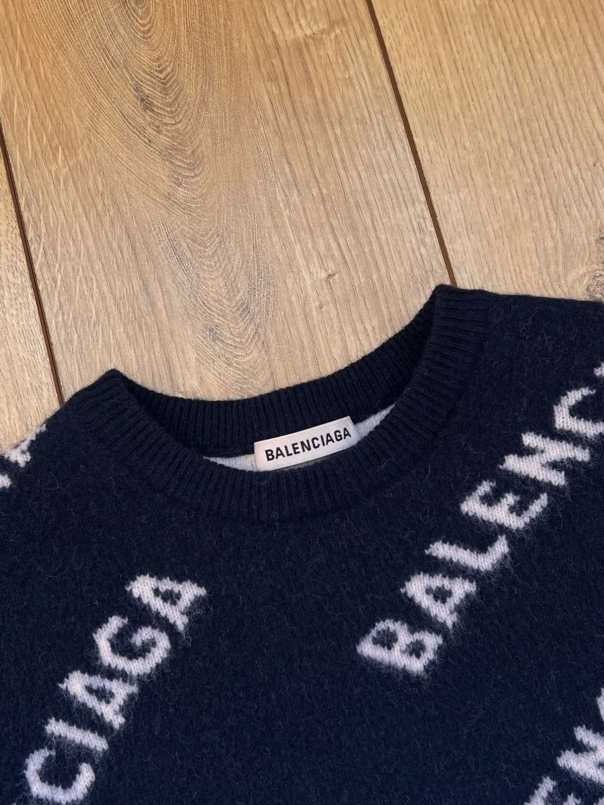 Balenciaga Balenciaga All Over Logo Sweater Size US L / EU 52-54 / 3 - 2 Thumbnail