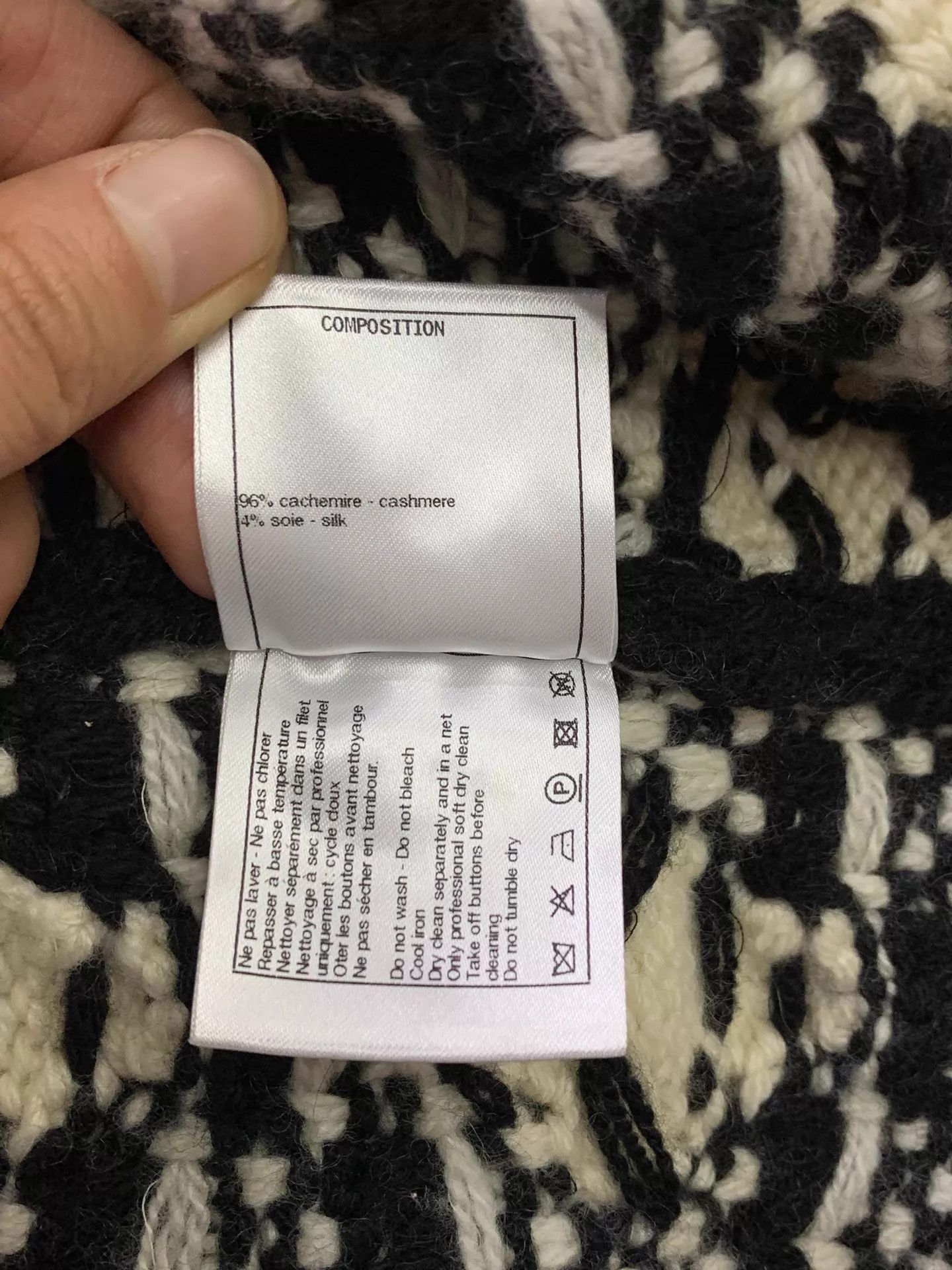 Chanel CHANEL B&W Colorblock Floral Knit Vest Cardigans Women's Size XS / US 0-2 / IT 36-38 - 6 Thumbnail