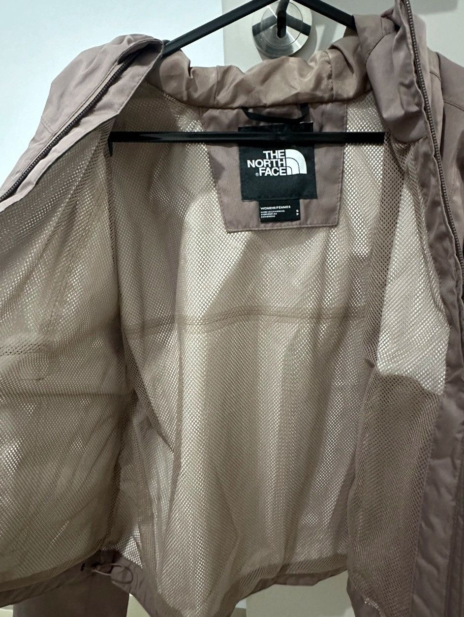 The North Face Short waterproof jacket The North Face Quest in taupe Size S / US 4 / IT 40 - 7 Thumbnail