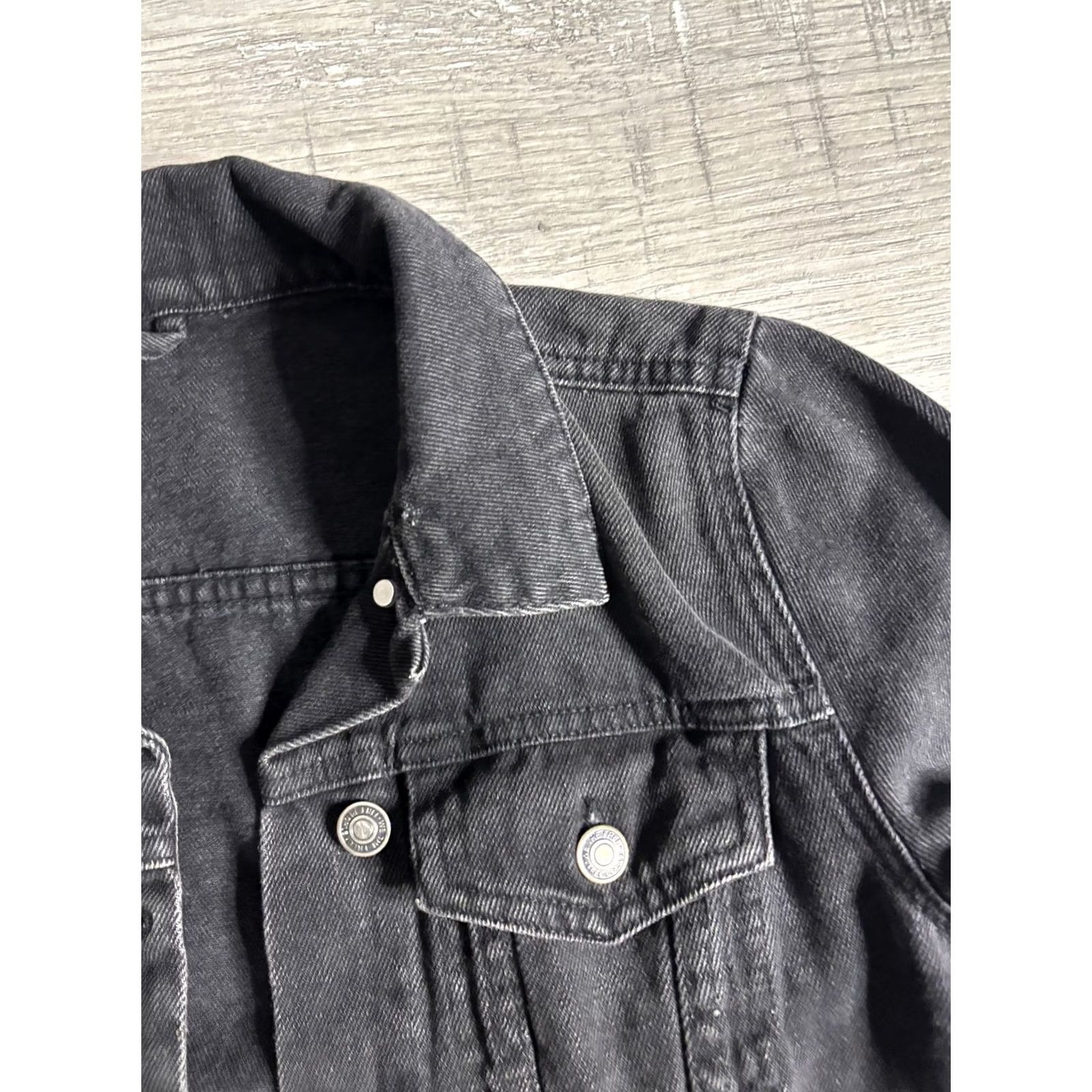 Free People Free People Jacket Womens Small Black Denim Button Front Cropped Classic Jacket Slim Casual Black Denim Short Sleeve? Size S / US 4 / IT 40 - 2 Thumbnail