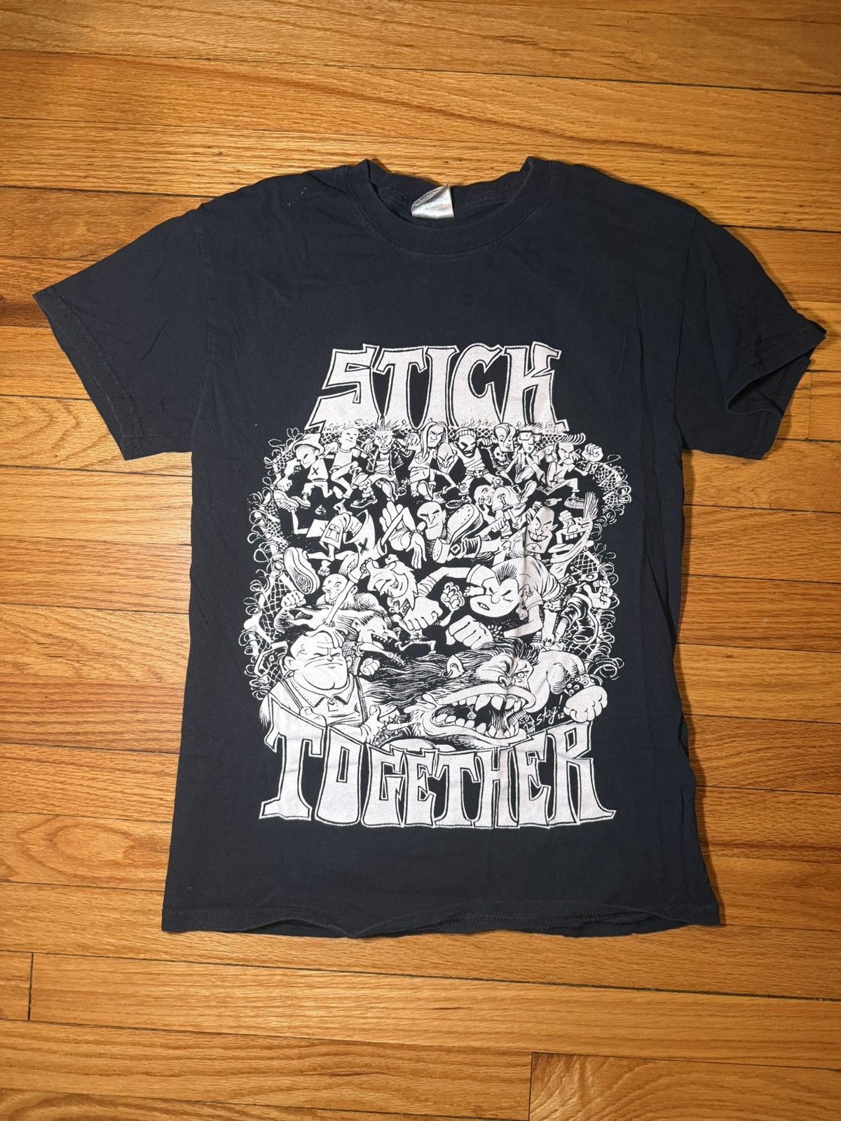 Gildan Stick Together – Sean Taggart T-Shirt Size US S / EU 44-46 / 1 - 1 Thumbnail