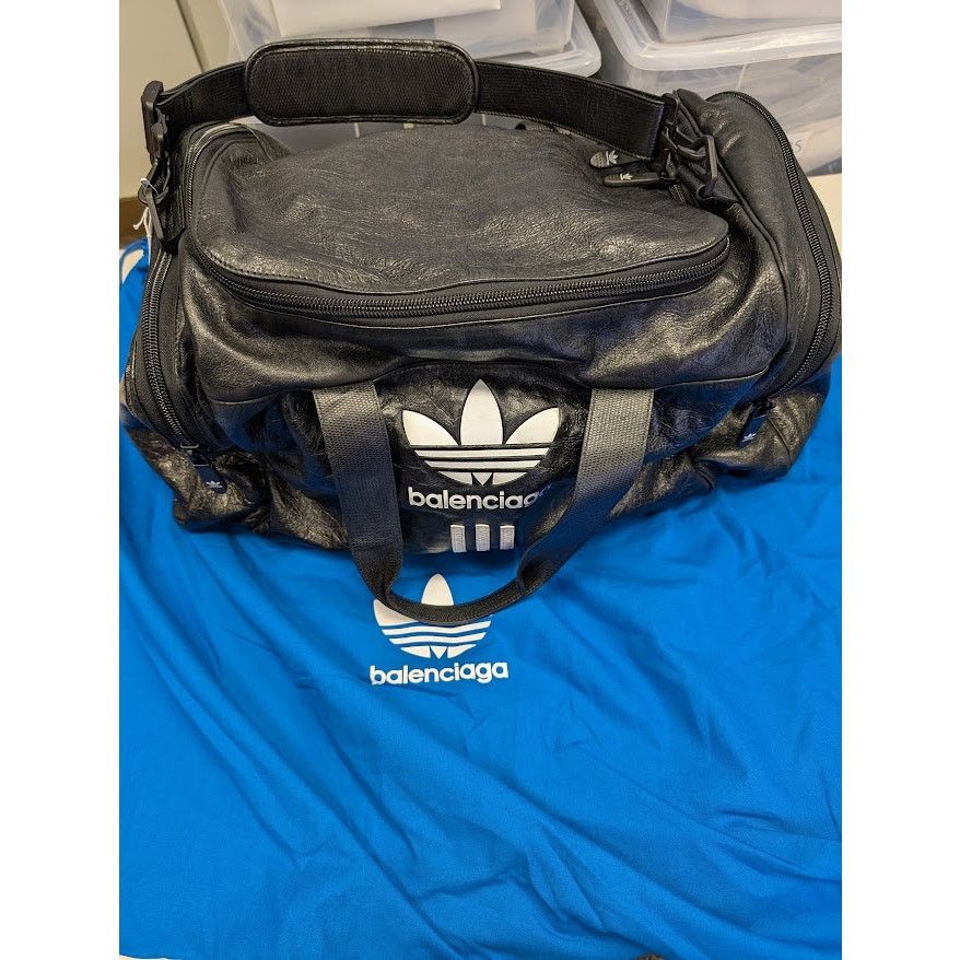 Adidas × Balenciaga o1rshd1 Aged Arena Lamb Gym Bag in Black/White Size ONE SIZE - 19 Thumbnail