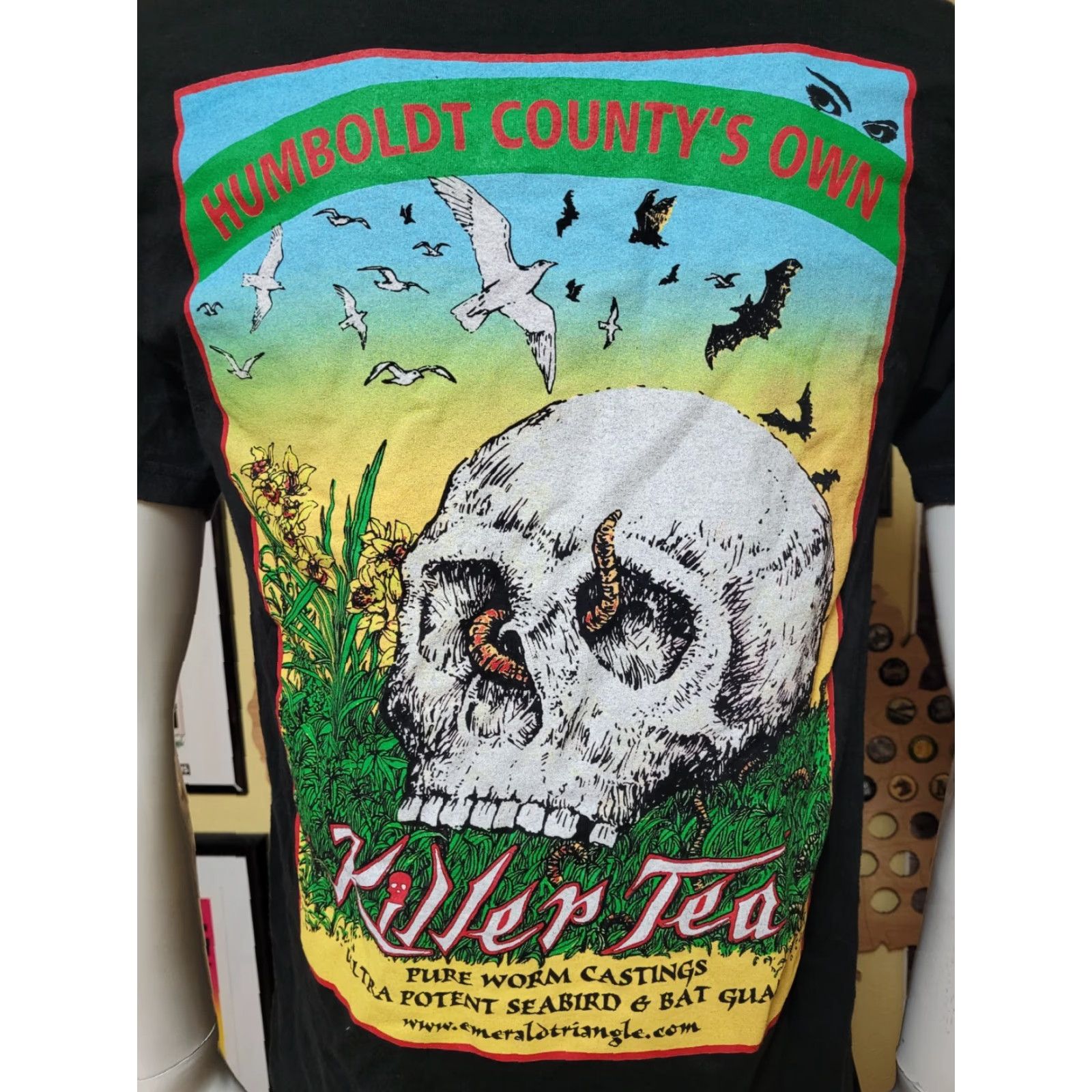 Port & Company VTG Emerald Triangle Killer Tea T Shirt Medium Worm Guano Weed Port & Company 100% Cotton Crew Neck Short Sleeve Black Mens Graphic Tee Size US M / EU 48-50 / 2 - 4 Thumbnail
