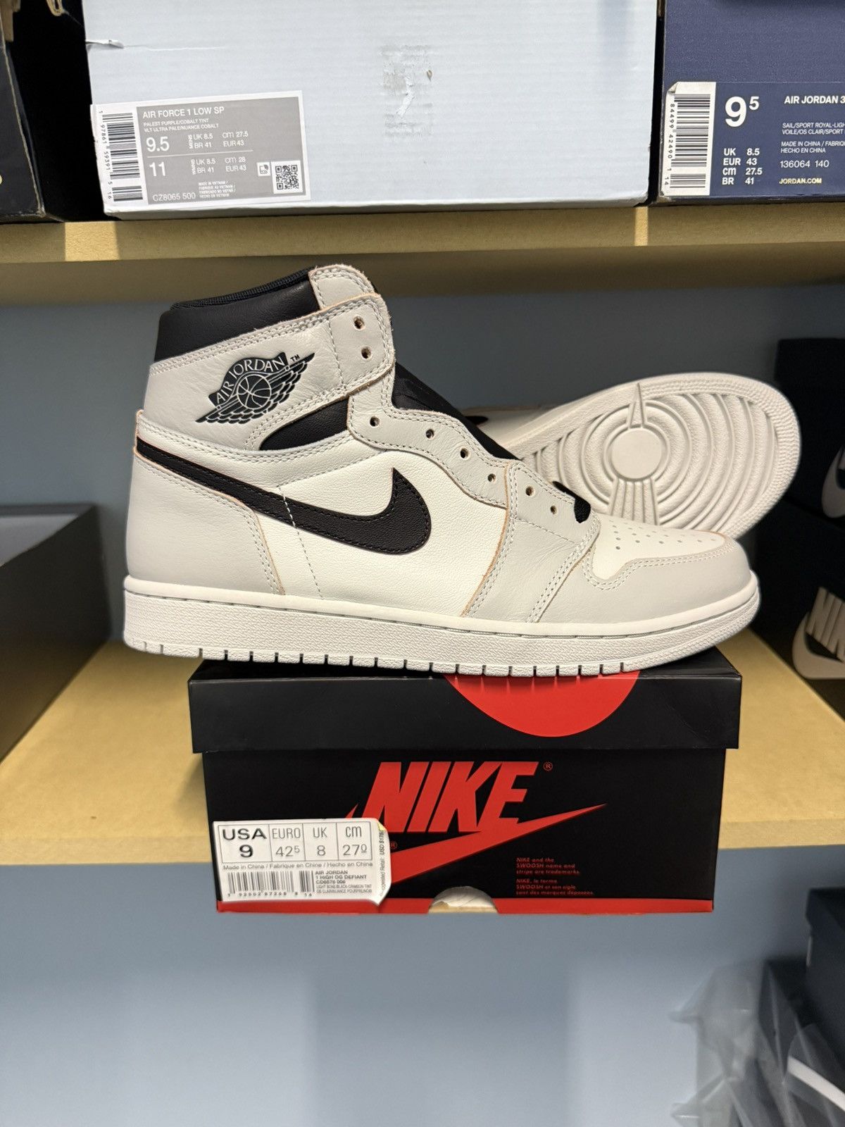 Jordan Brand Air Jordan 1 NYC to Paris Size 9 Brand New Size US 9 / EU 42 - 5 Thumbnail