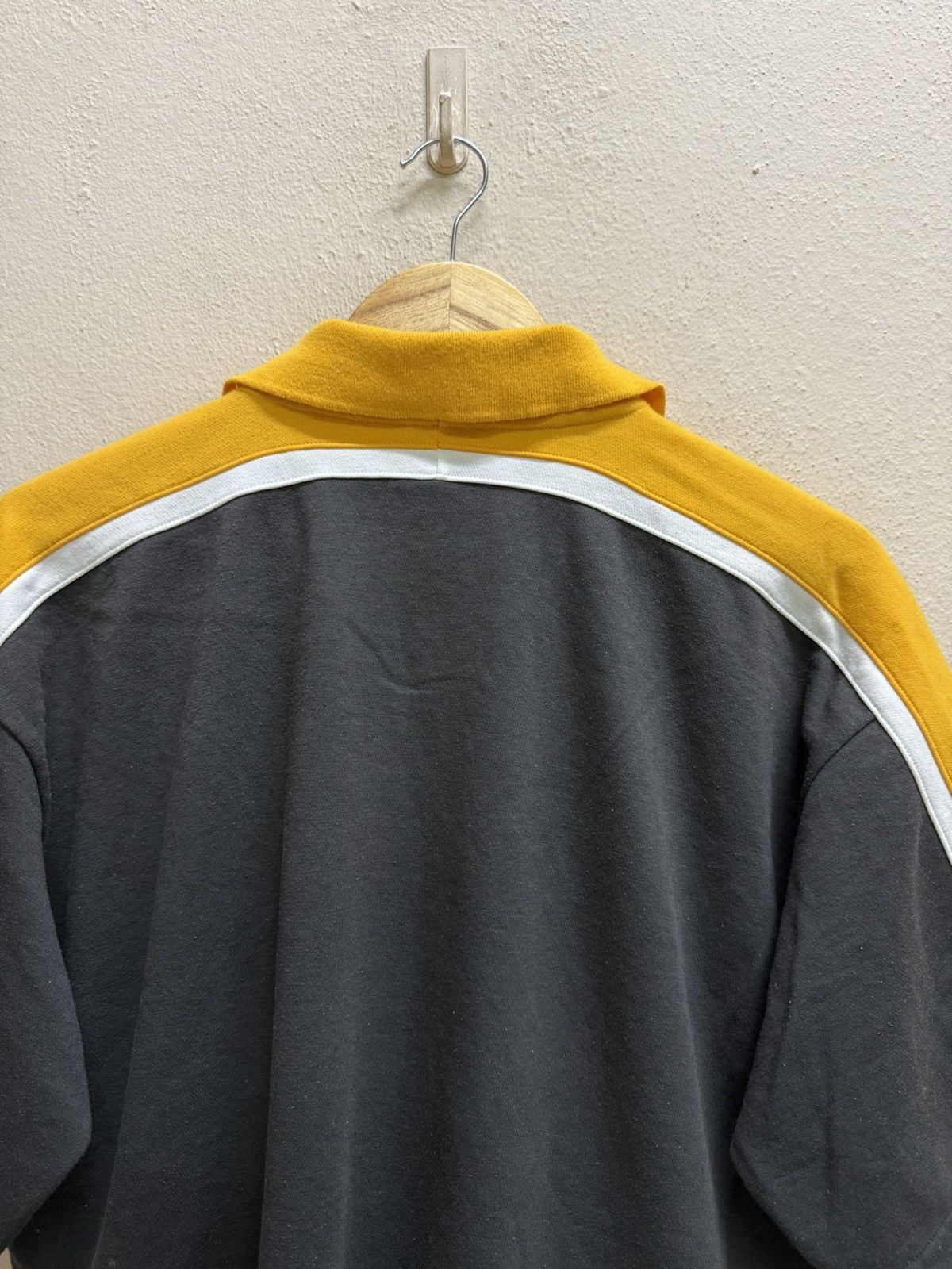 Champion Vintage Champion Spellout Logo Vneck Shortsleeve Tshirt Size US L / EU 52-54 / 3 - 19 Thumbnail