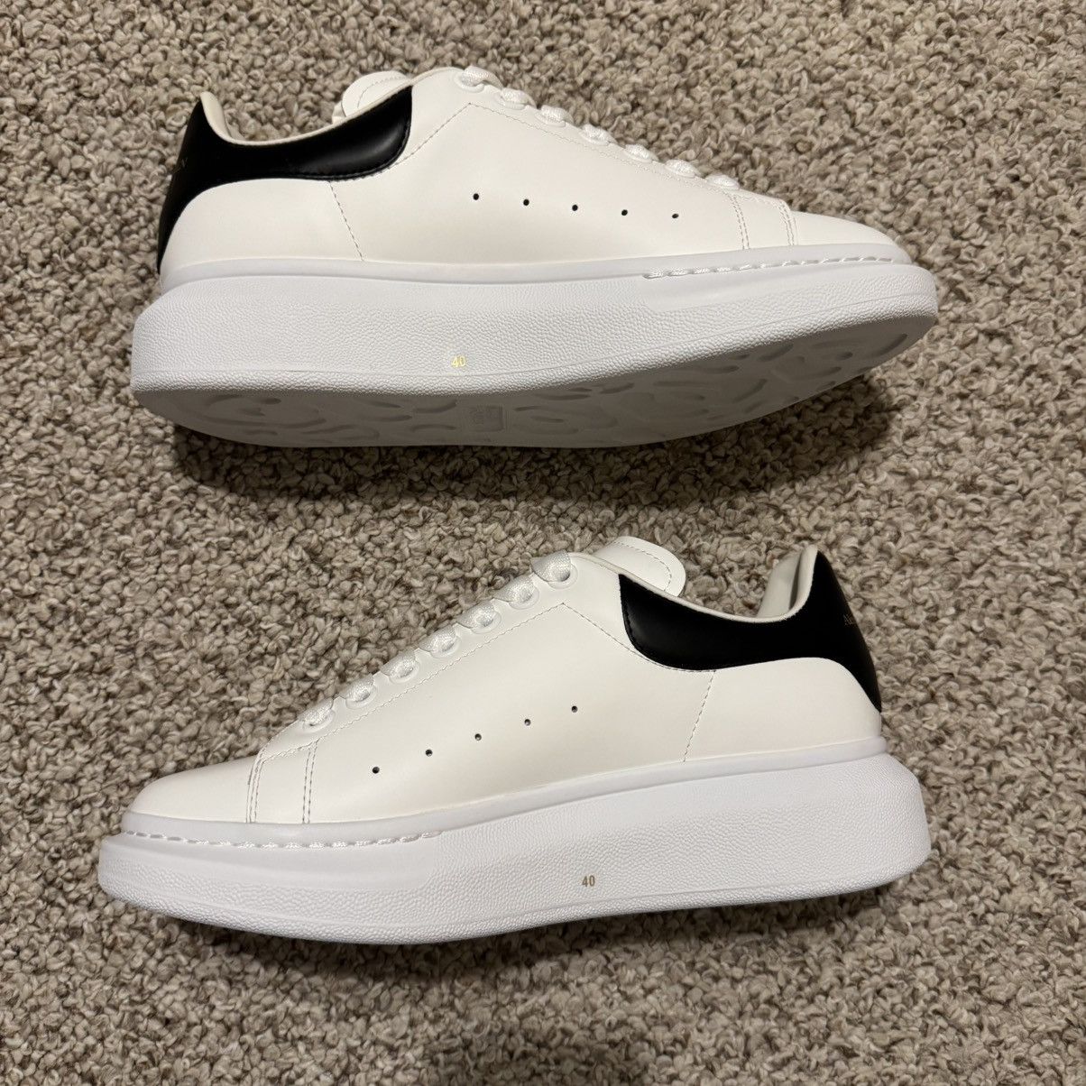 Alexander McQueen (NEW) Mcqueen Oversized sneaker Size US 7 / EU 40 - 2 Thumbnail
