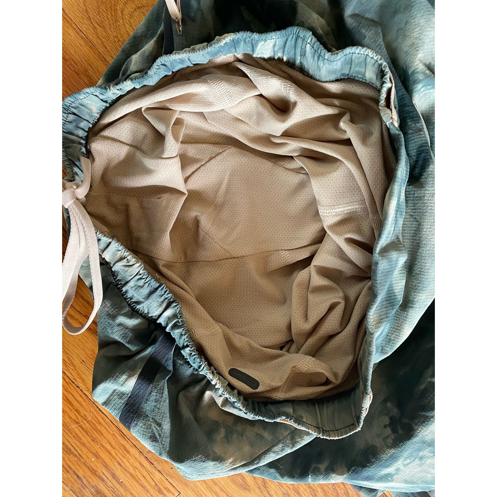 Lululemon Lululemon Surge Shorts Tidal Dye Cafe Au Lait Smoked Spruce Size US 26 / EU 42 - 3 Thumbnail