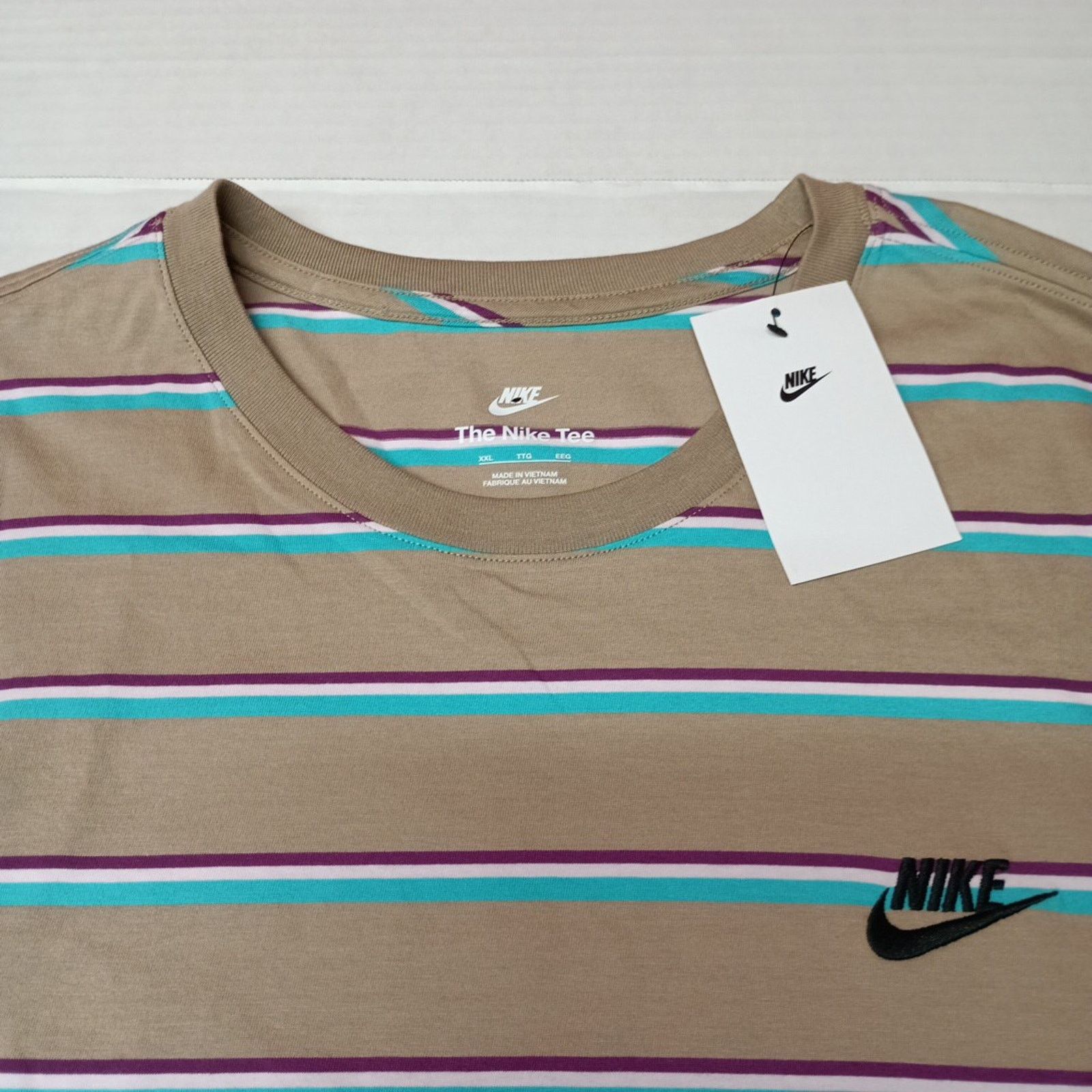 Nike Nike Sportswear Club Stripe Logo T-Shirt Tee Men's 2XL Beige Size US XXL / EU 58 / 5 - 2 Thumbnail