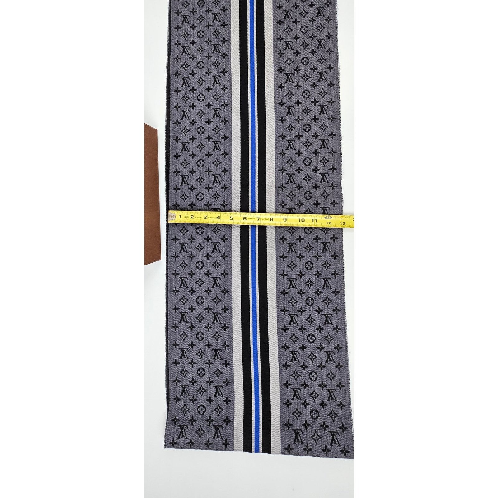 Louis Vuitton Louis Vuitton Wool Scarf in black with a stripe design Size ONE SIZE - 8 Thumbnail