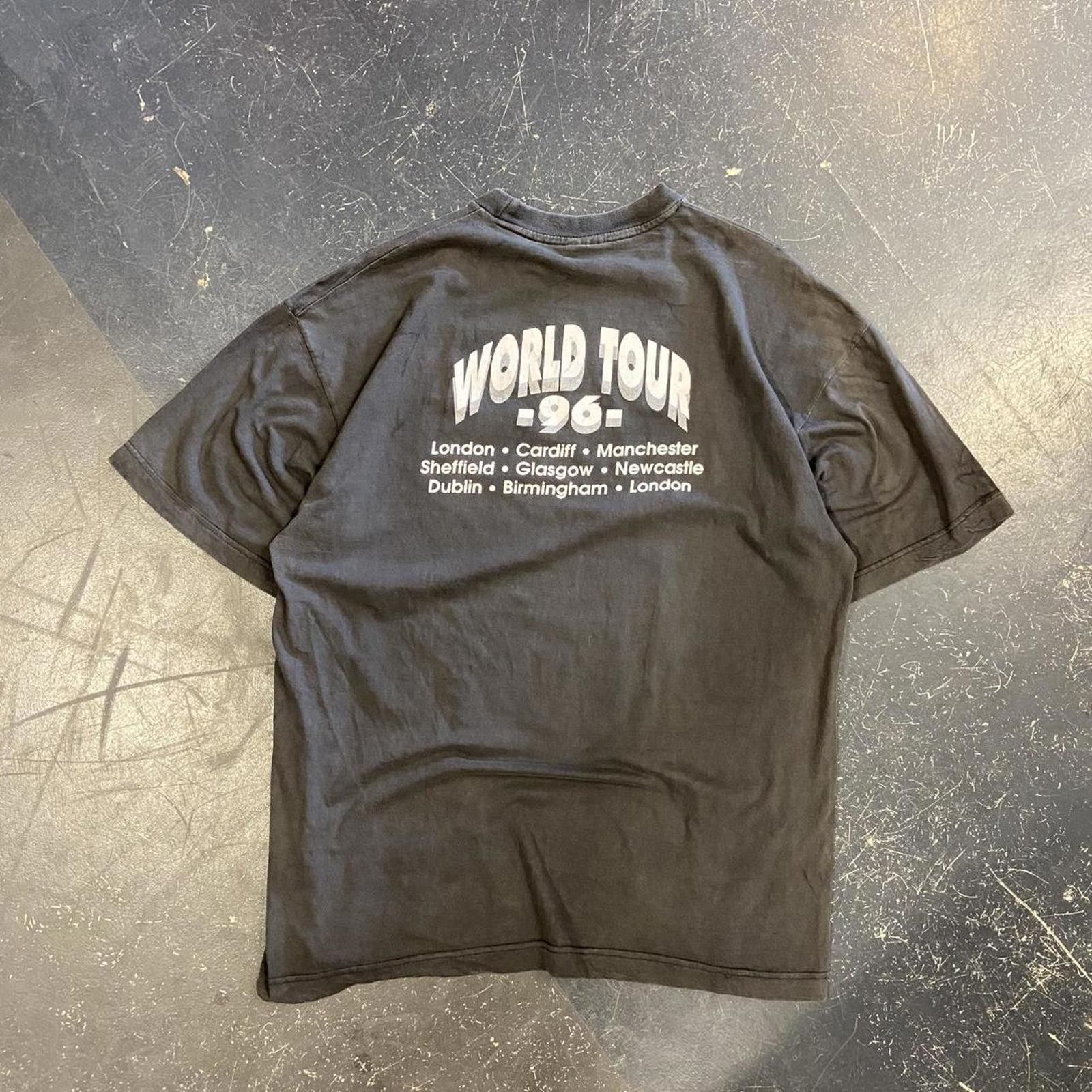 Vintage 1996 Barry Manilow Euro Tour Tee Size US XL / EU 56 / 4 - 7 Thumbnail