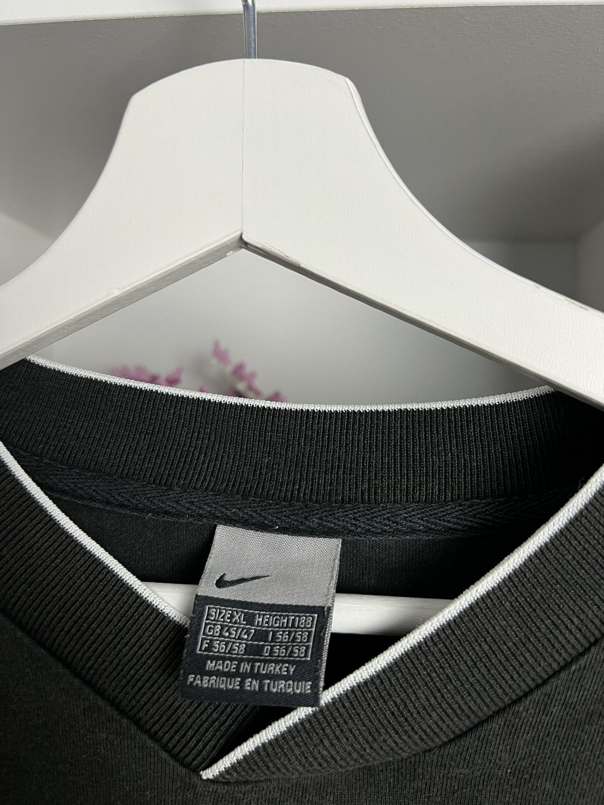 Nike Vintage y2k Nike baggy center swoosh t-shirt XL skate loose Size US XL / EU 56 / 4 - 4 Thumbnail