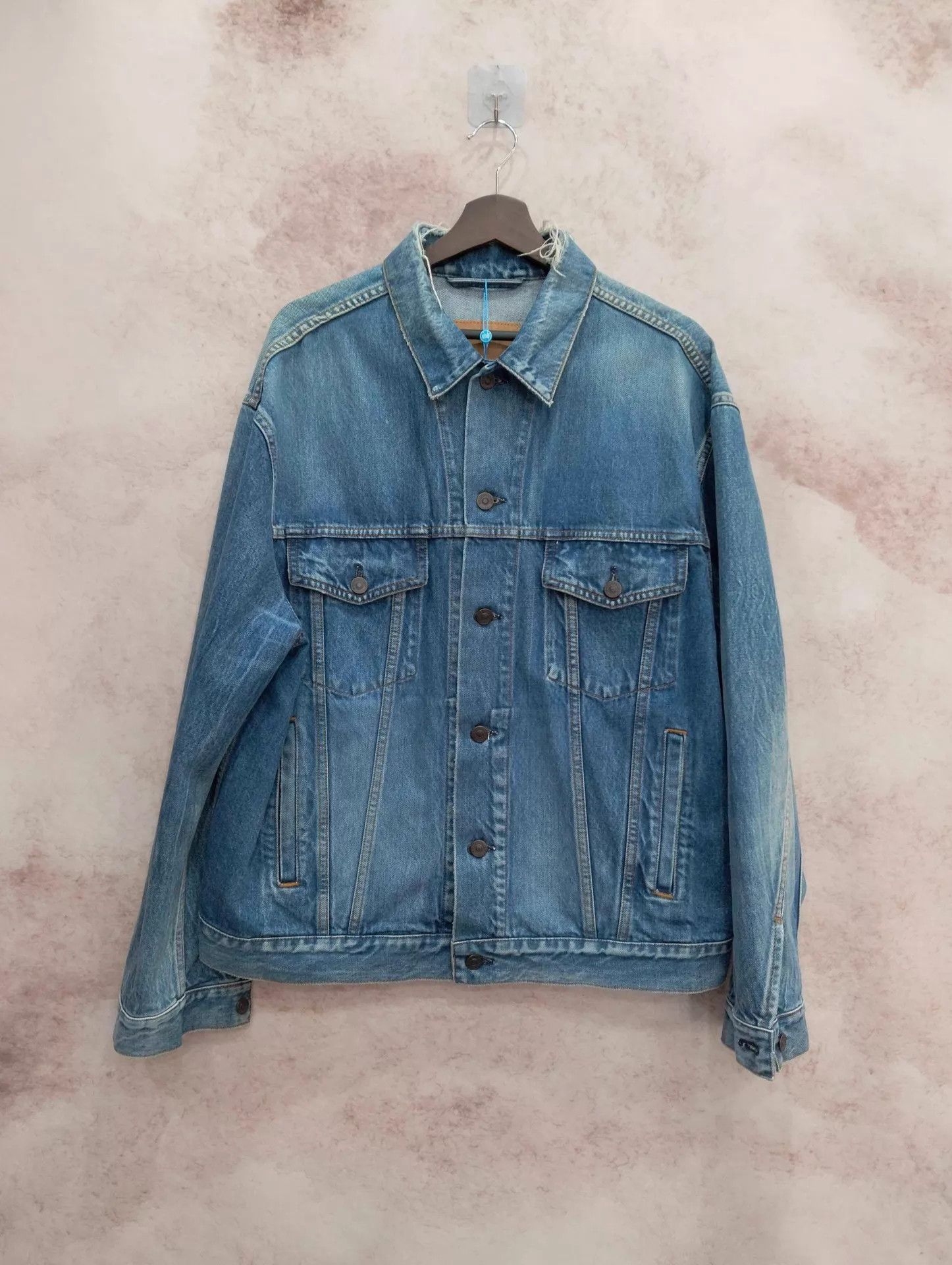 Balenciaga Balenciaga Back Logo Distressed Denim Jacket 34 Size XXS / US 00 / IT 34 - 1 Thumbnail