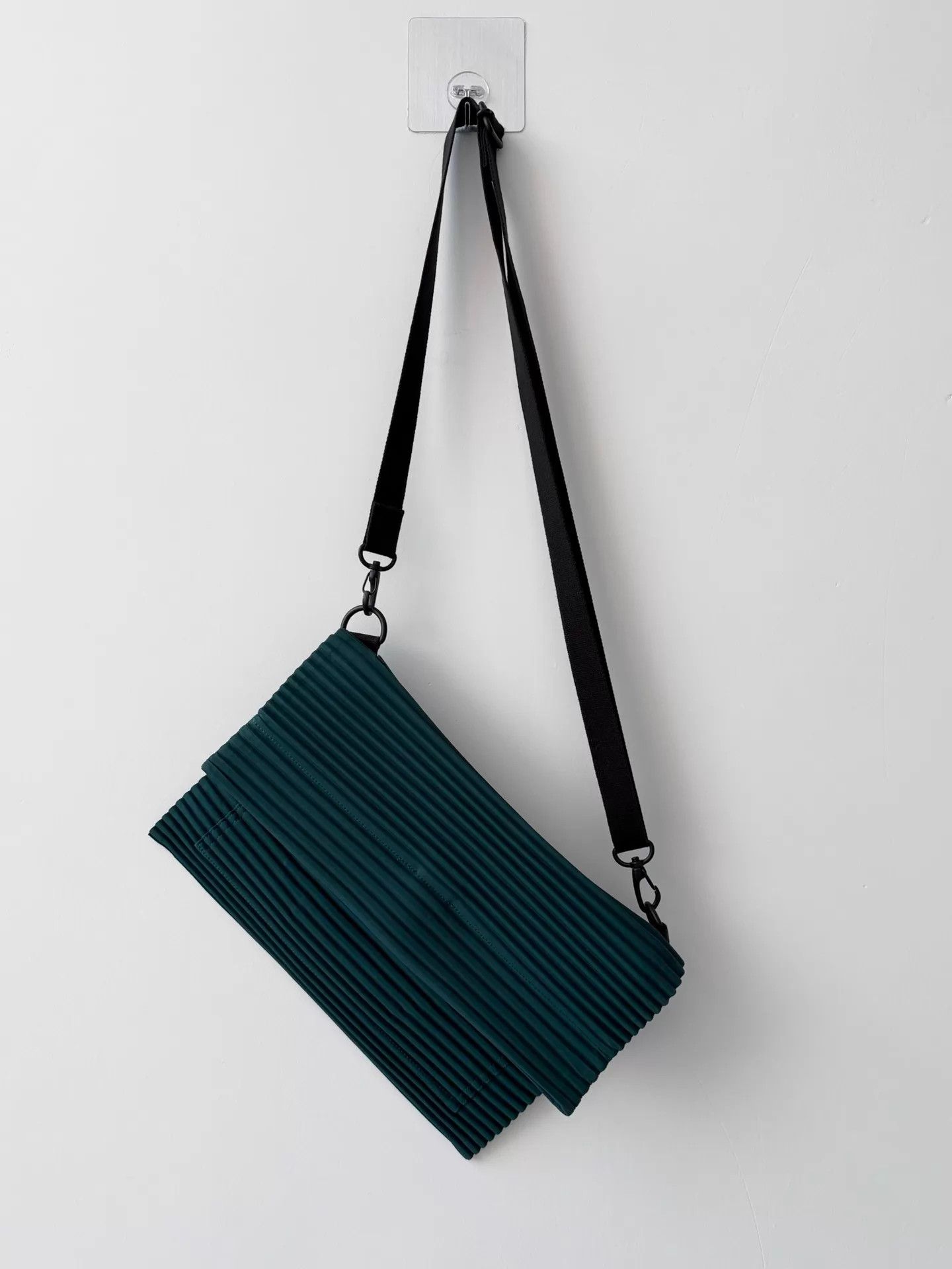Issey Miyake HOMME PLISSÉ ISSEY MIYAKE HP96-AG521 Crossbody Bag Size ONE SIZE - 2 Thumbnail
