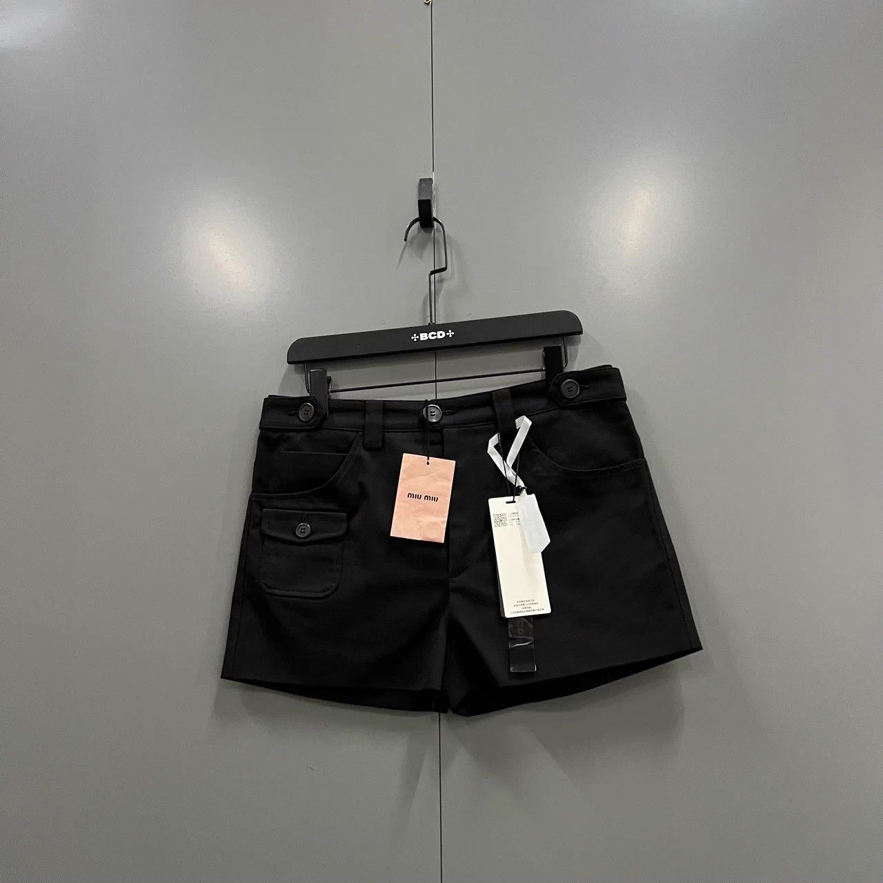 Miu Miu MIU MIU Black Shorts 40 Size 27" / US 4 / IT 40 - 1 Thumbnail
