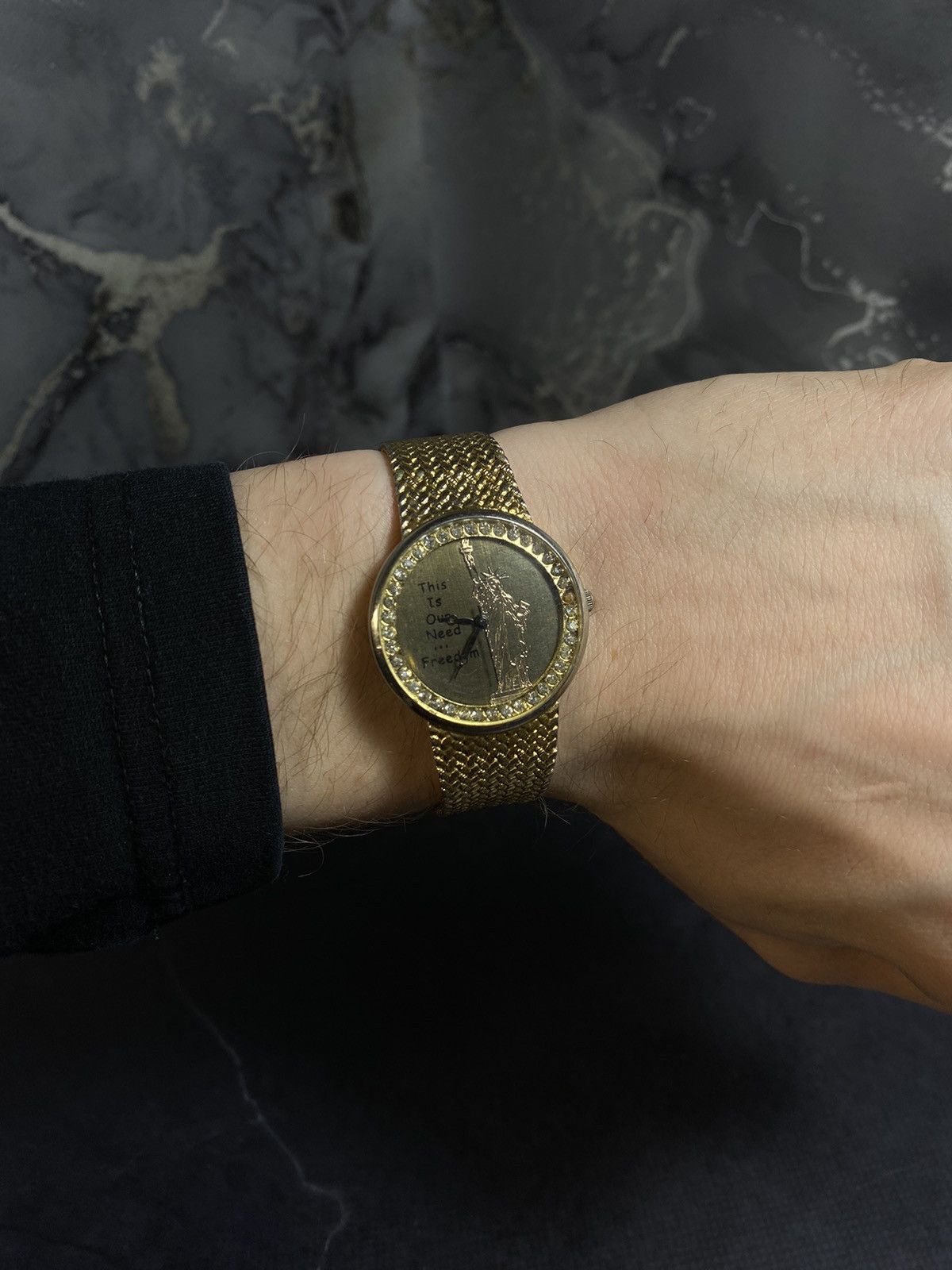 Vintage Vintage gold watch with Statue of Liberty – Japanese brand Size ONE SIZE - 9 Thumbnail