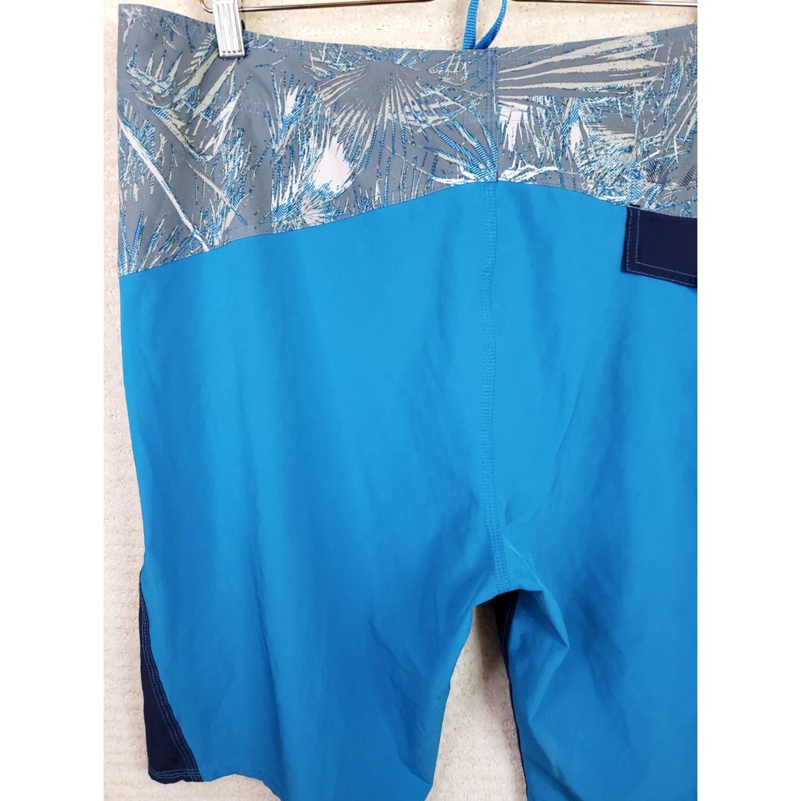 Oakley Oakley Board Shorts Men’s 38x11.5 Blue Surf Beach Swimsuit Drawstring Unlined Pockets Inside Pockets 100% Polyester Regular Mens Size US 38 / EU 54 - 7 Thumbnail
