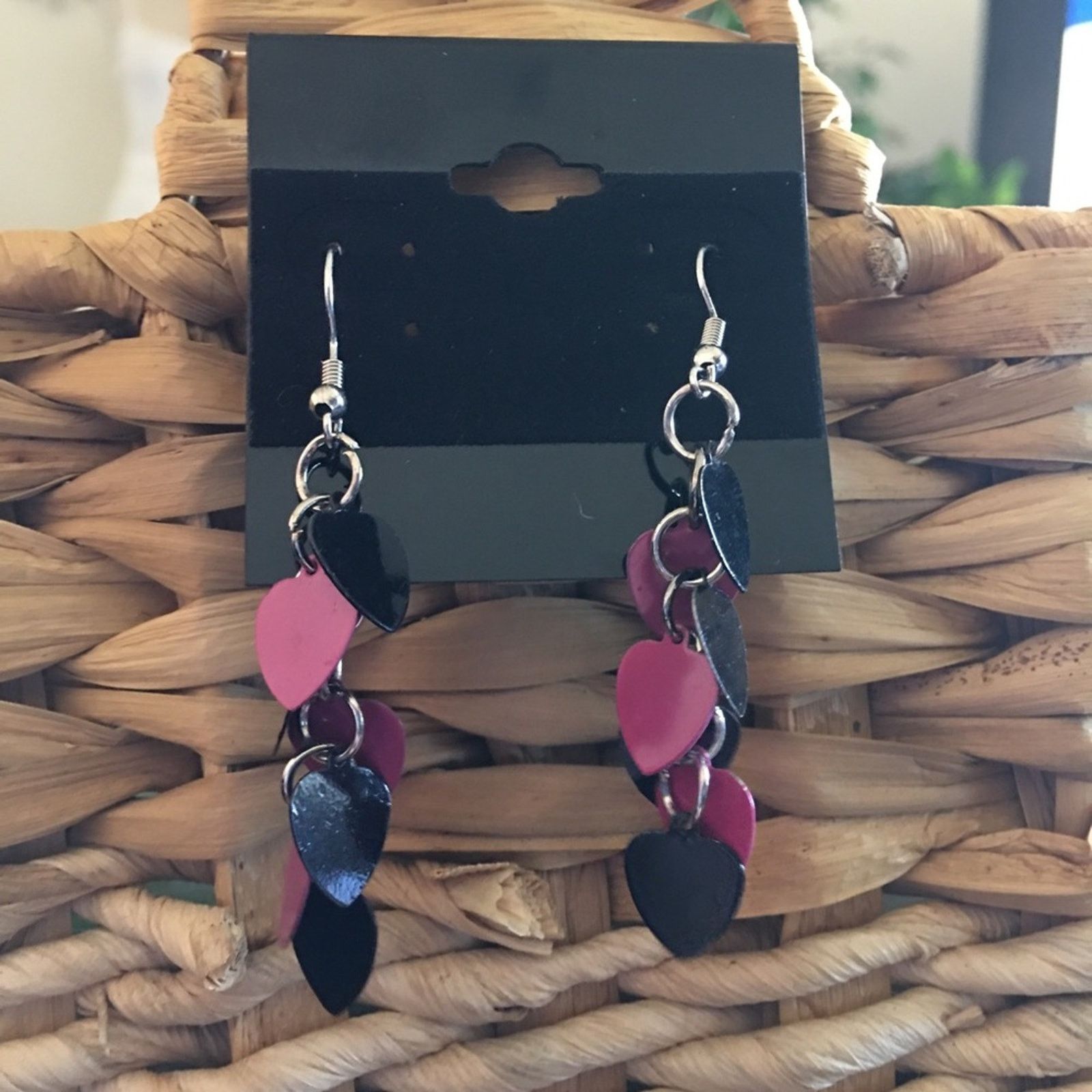 Jewelry Pink and black heart dangle fish hook earrings Size ONE SIZE - 1 Thumbnail