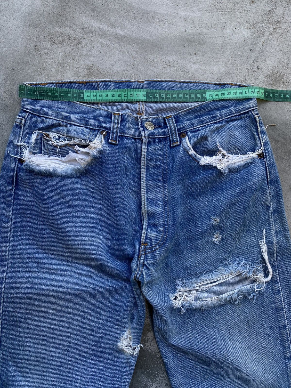 Levi's Vintage Clothing VINTAGE LEVI’S 501 DISTRESSED Size US 31 - 17 Thumbnail